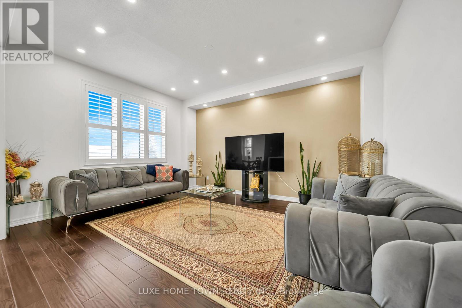 19 FINDLAY WAY - 20