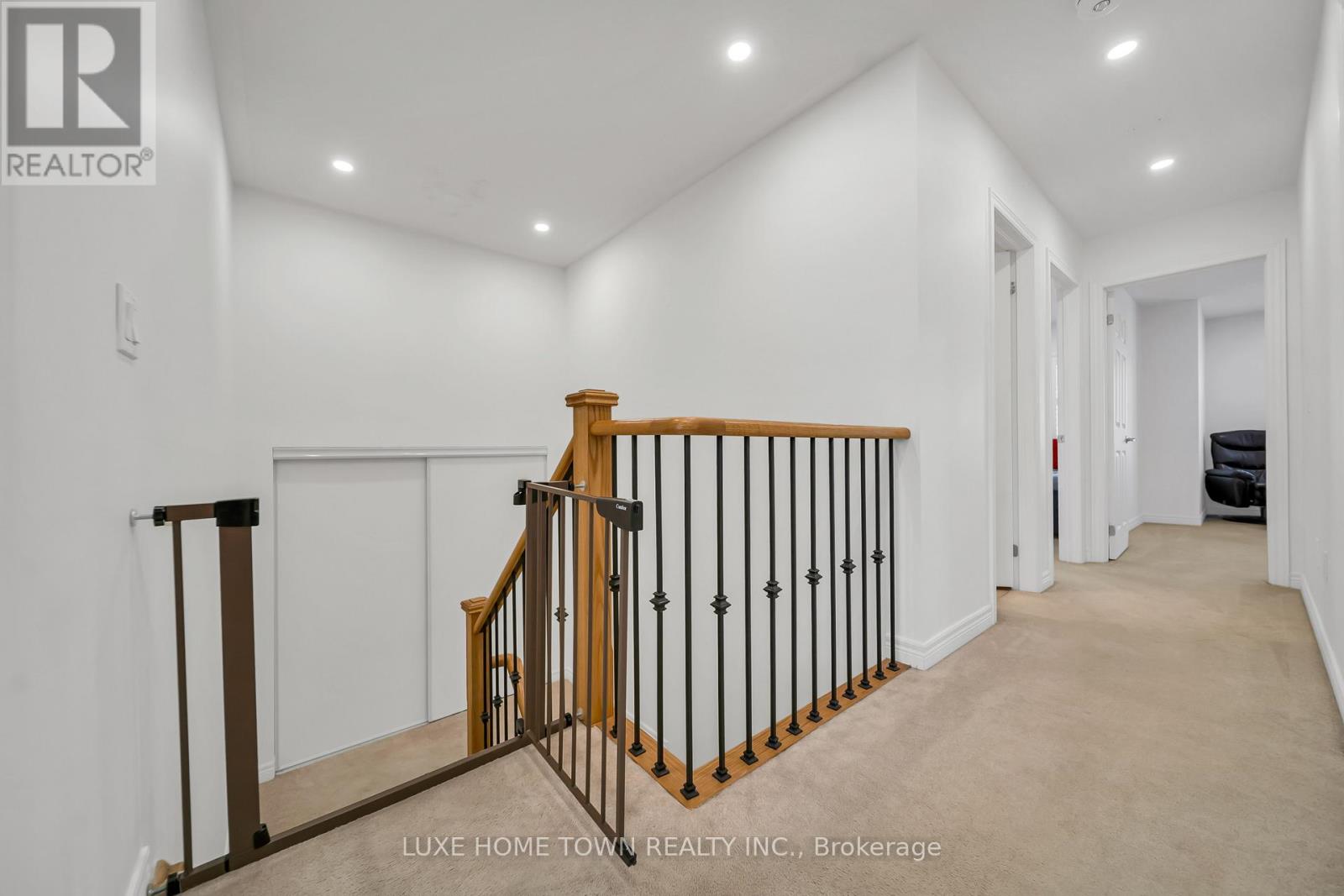 19 FINDLAY WAY - 23