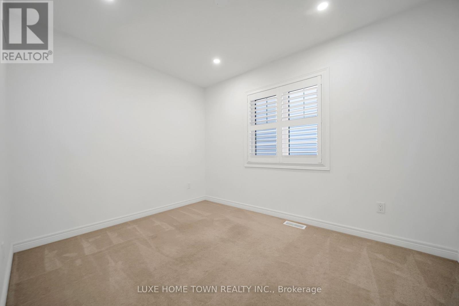 19 FINDLAY WAY - 24
