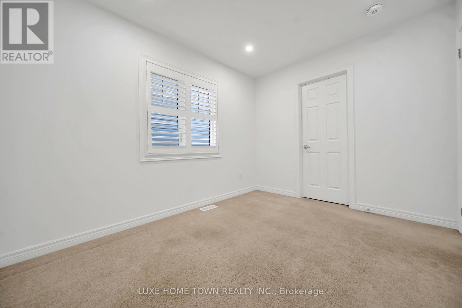 19 FINDLAY WAY - 25