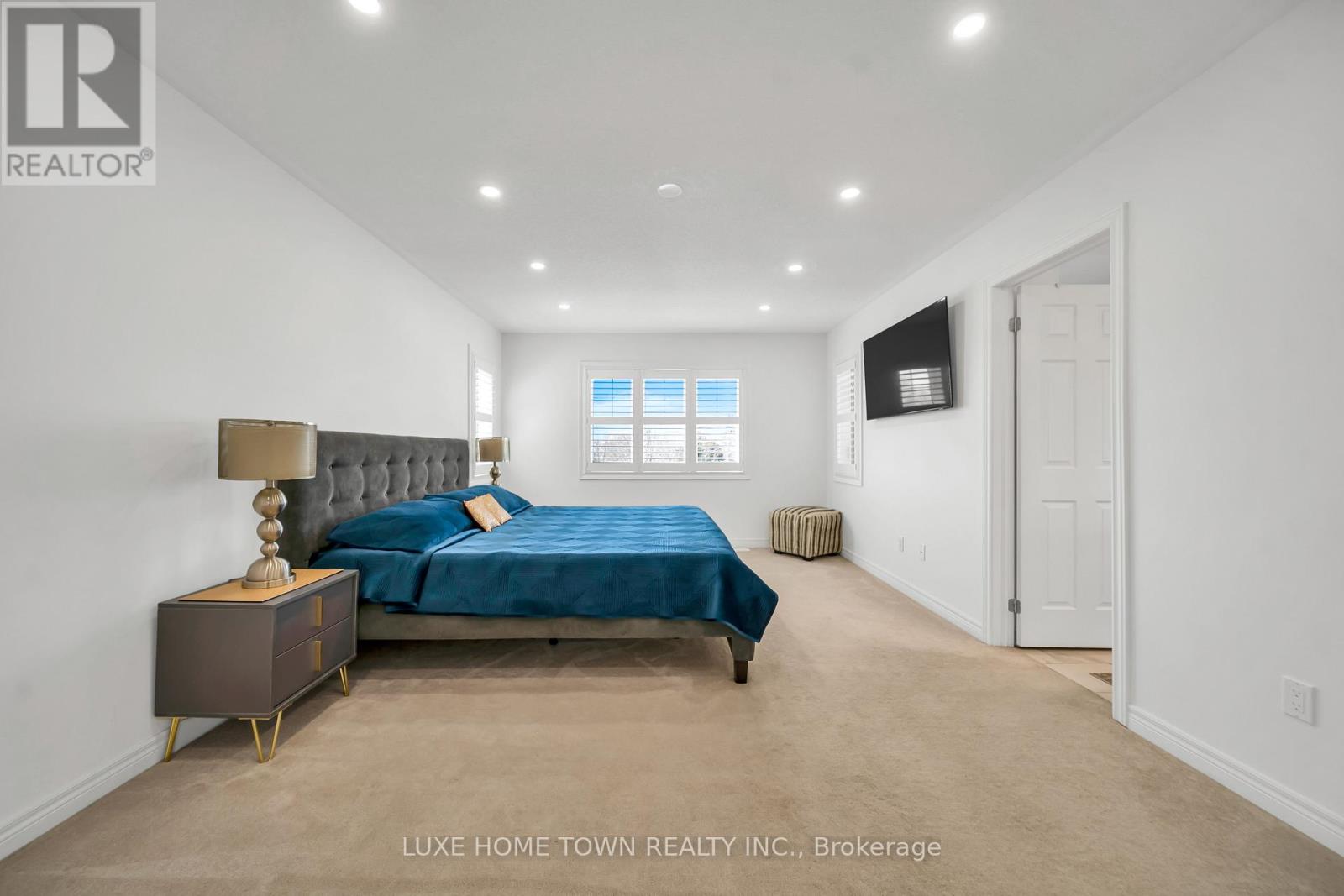 19 FINDLAY WAY - 33