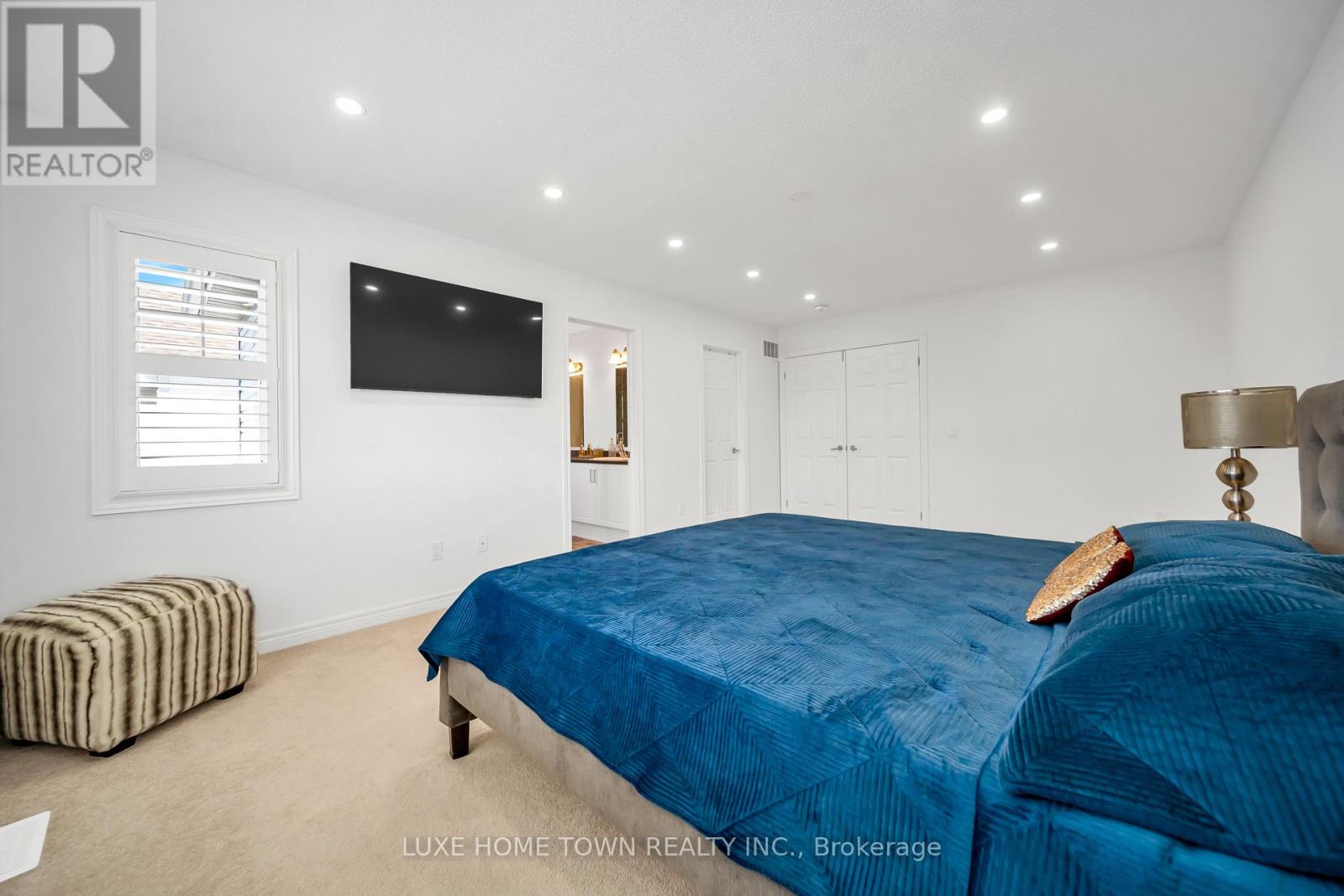 19 FINDLAY WAY - 34