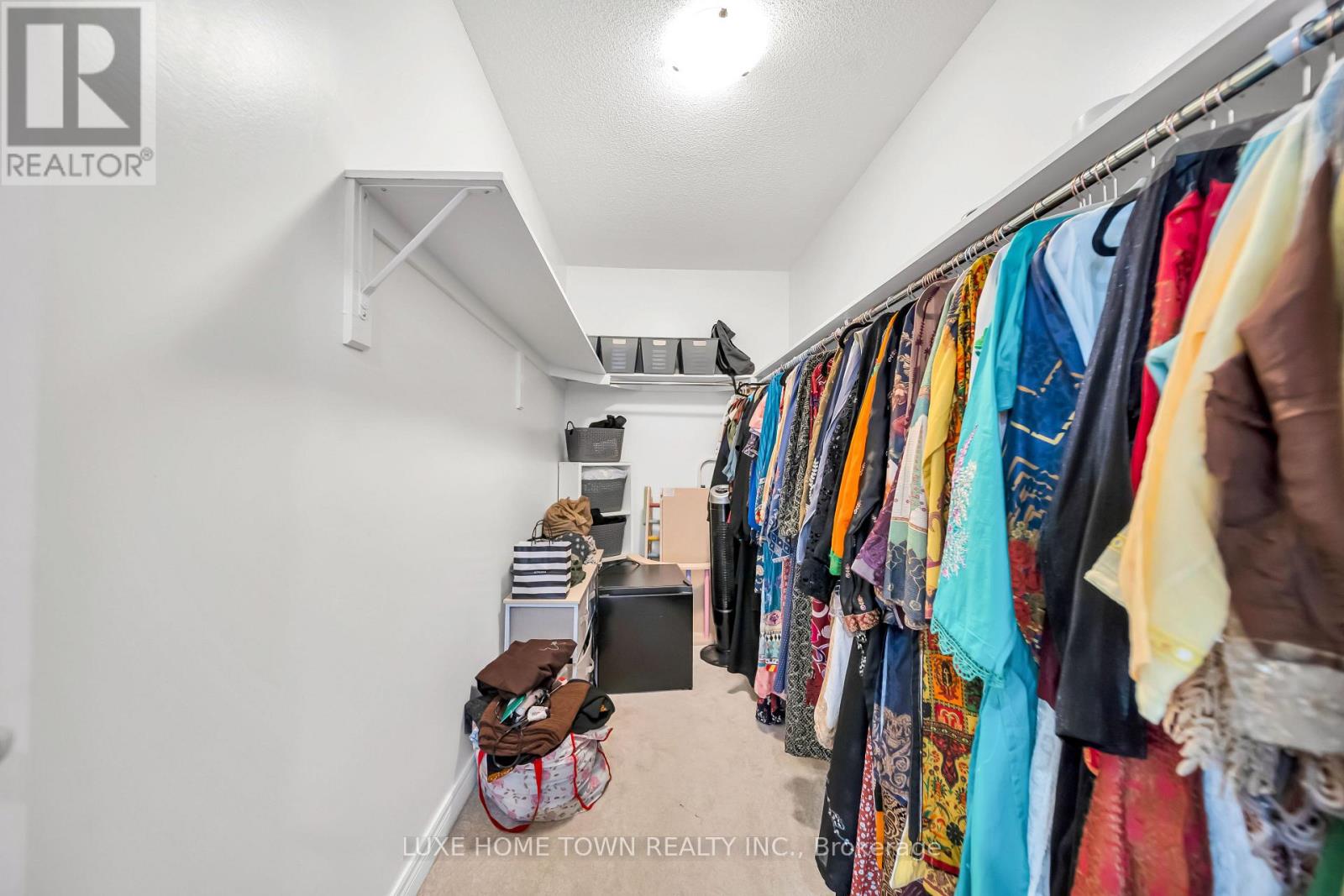 19 FINDLAY WAY - 35