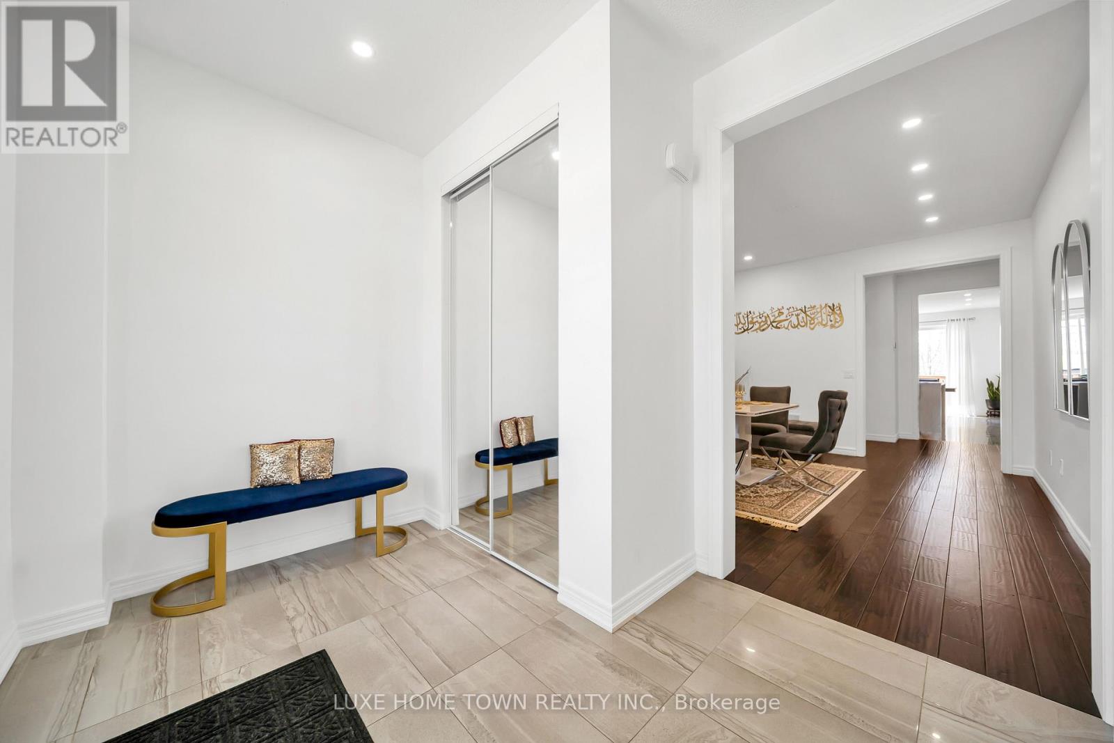 19 FINDLAY WAY - 8