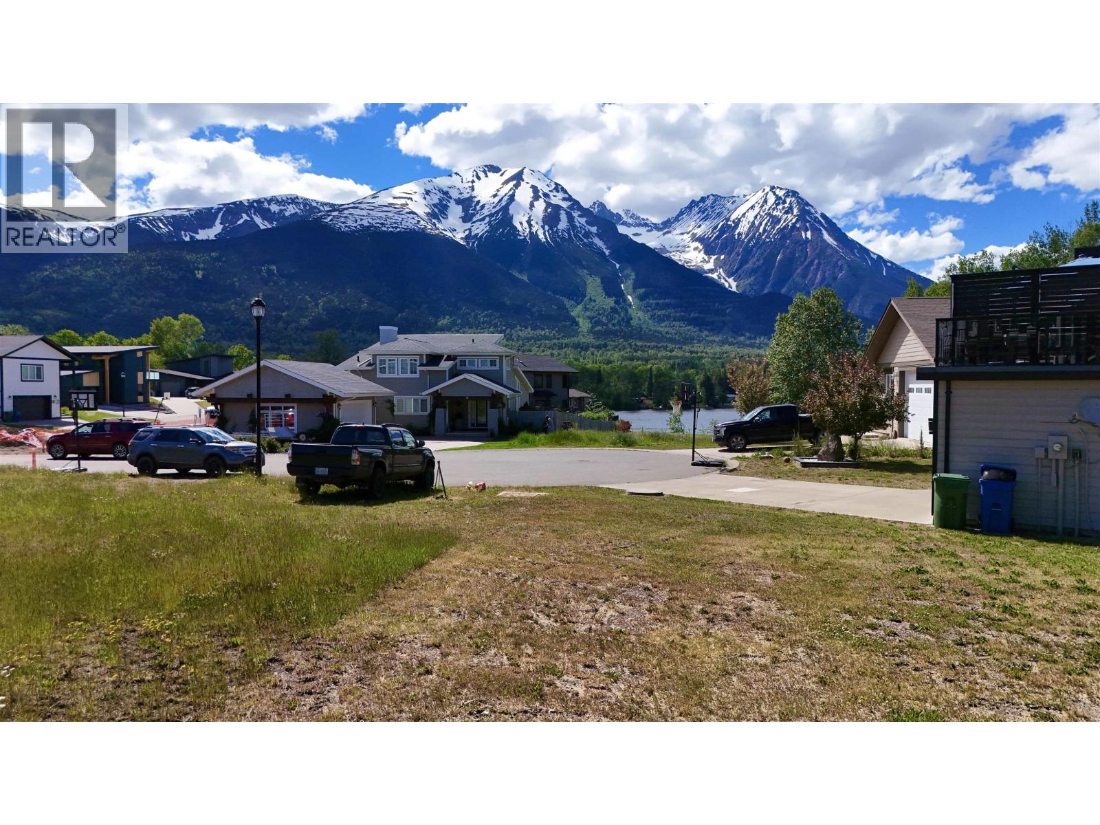 #LOT-11 PAVILION Place, Smithers