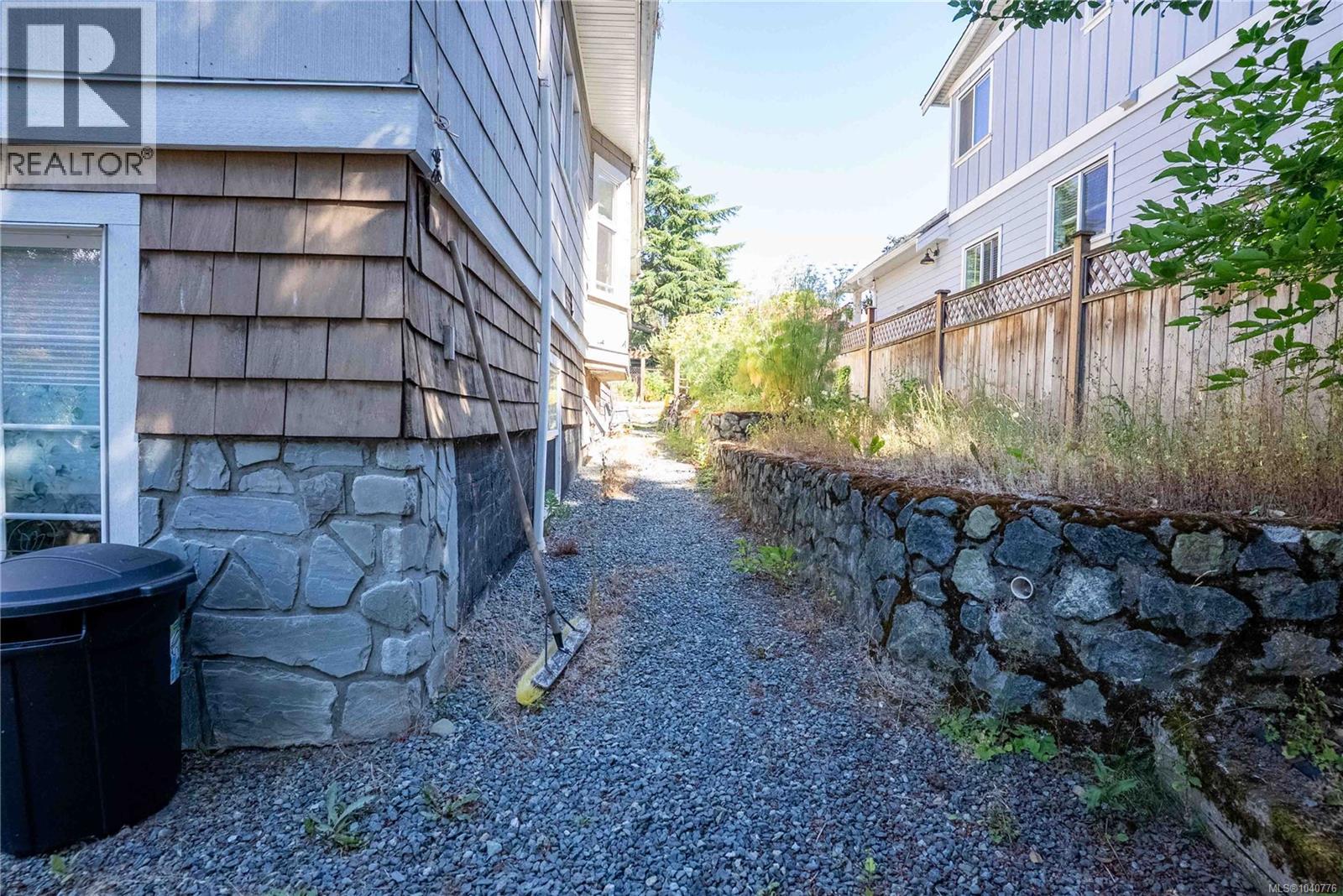 2329 Dowler Pl - 33