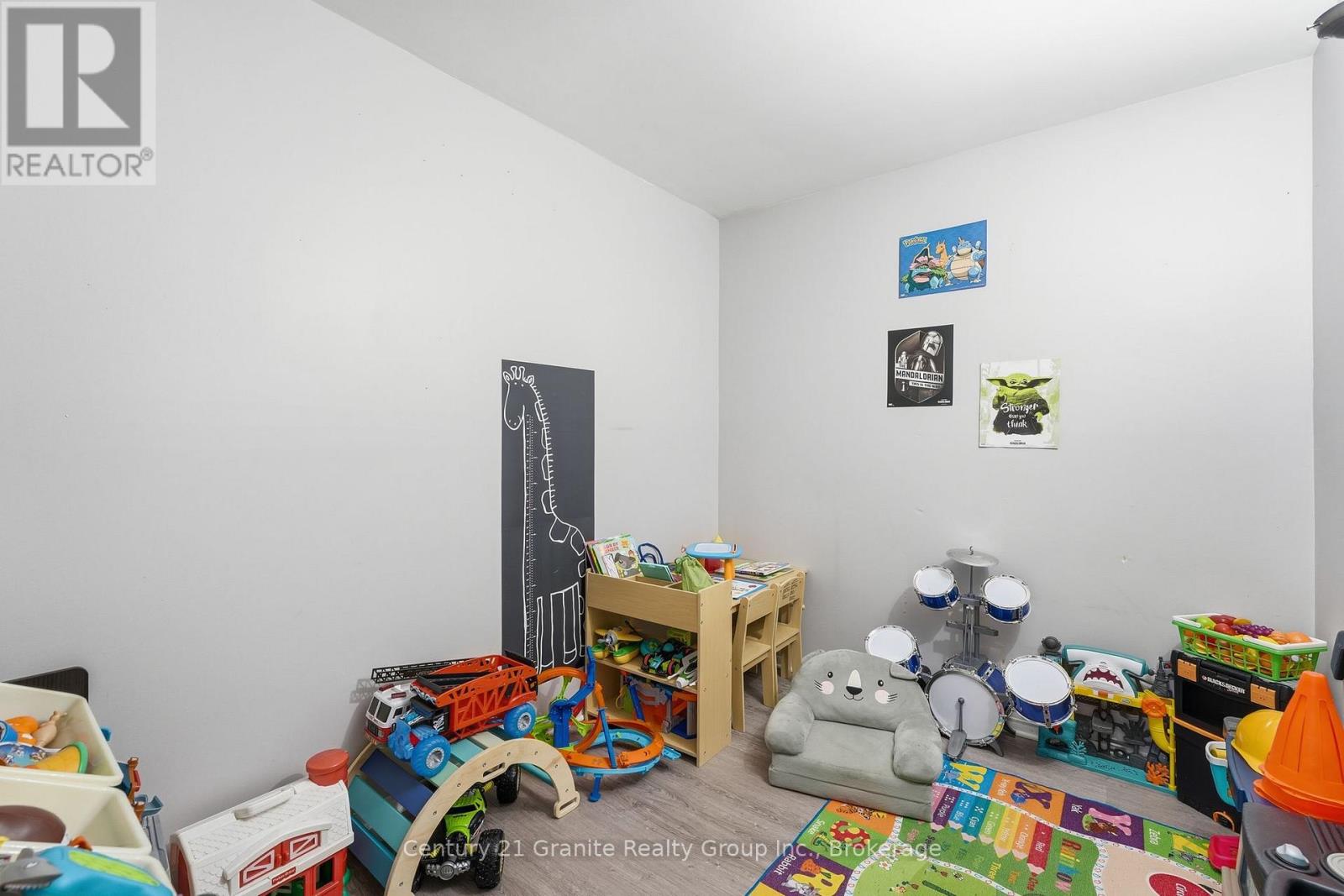 18 PINE RIDGE ROAD - 16