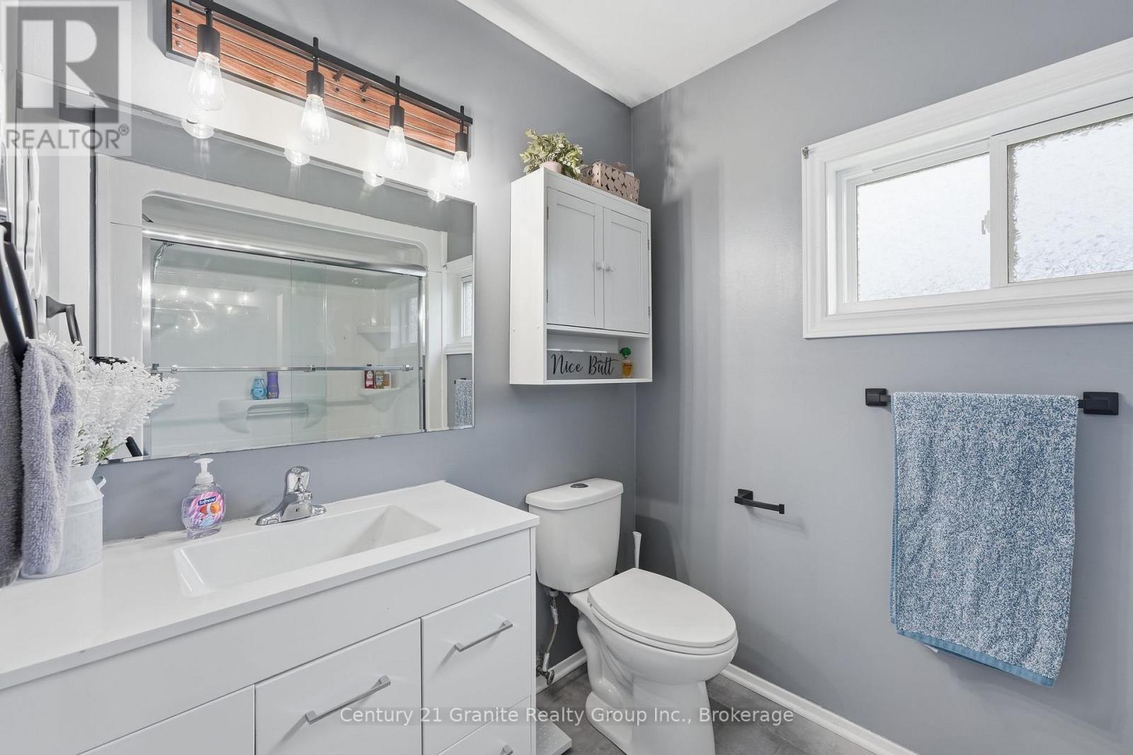 18 PINE RIDGE ROAD - 18