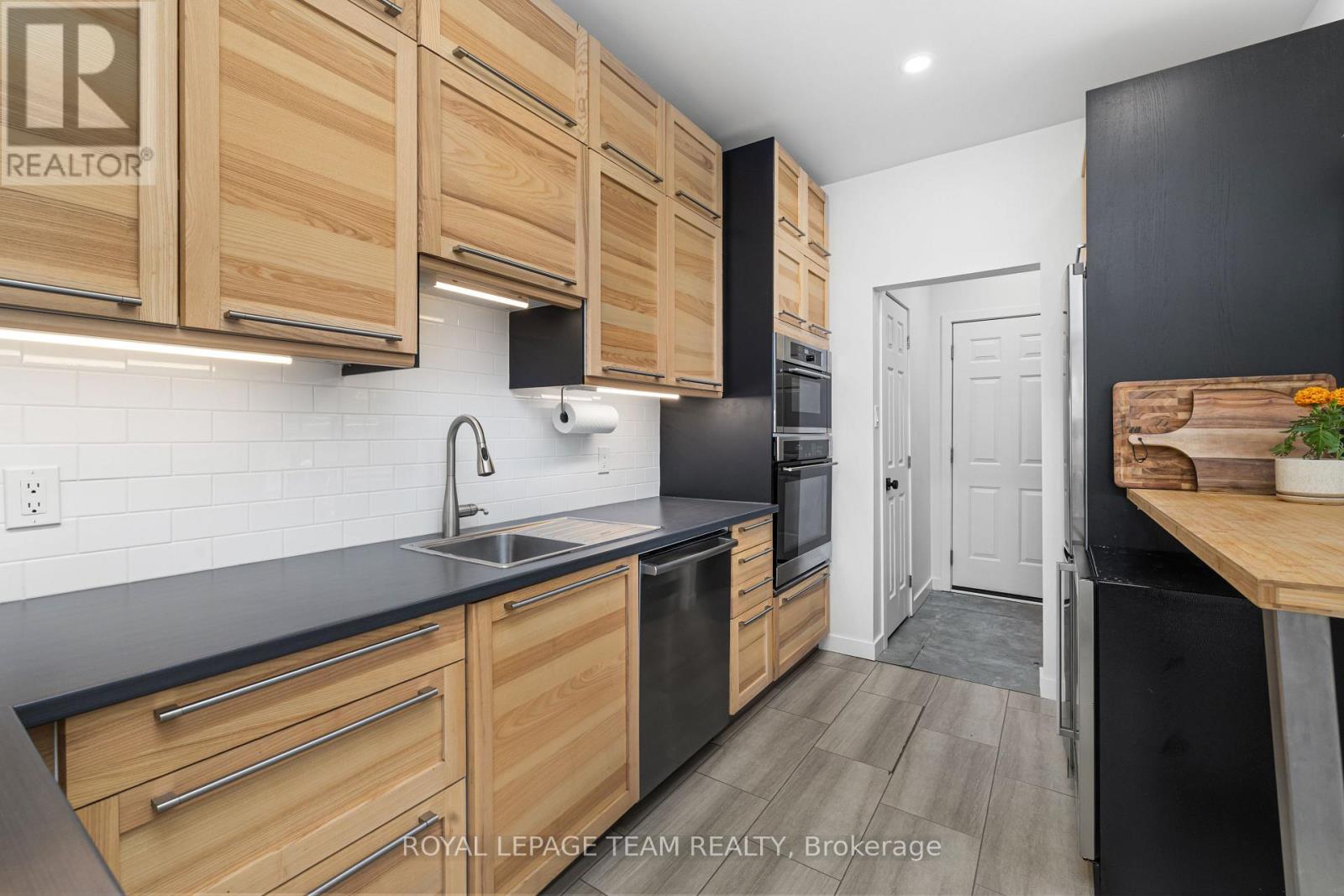 2 Bed, 2 Bath House for Sale in Ottawa – 14 CRICHTON STREET, Ottawa – MLS# X13467580 - Image 18