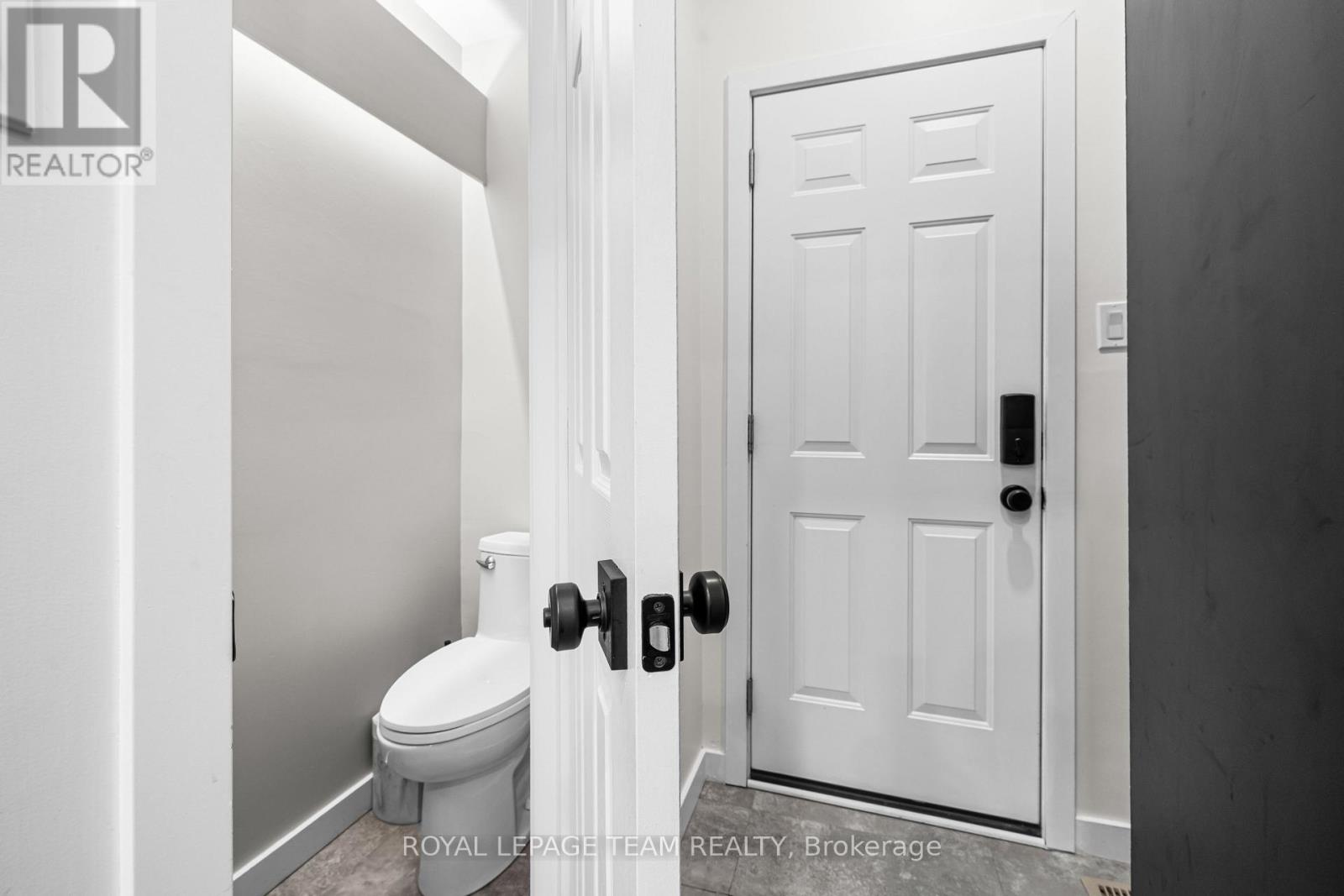 2 Bed, 2 Bath House for Sale in Ottawa – 14 CRICHTON STREET, Ottawa – MLS# X13467580 - Image 23