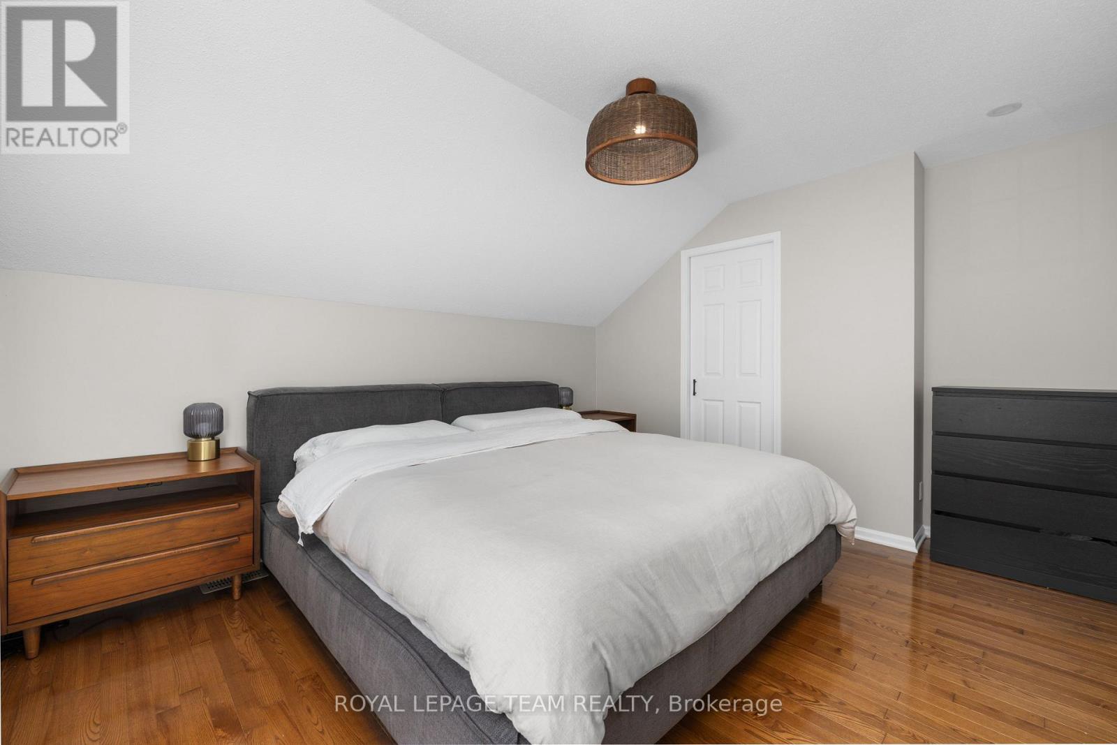 2 Bed, 2 Bath House for Sale in Ottawa – 14 CRICHTON STREET, Ottawa – MLS# X13467580 - Image 27