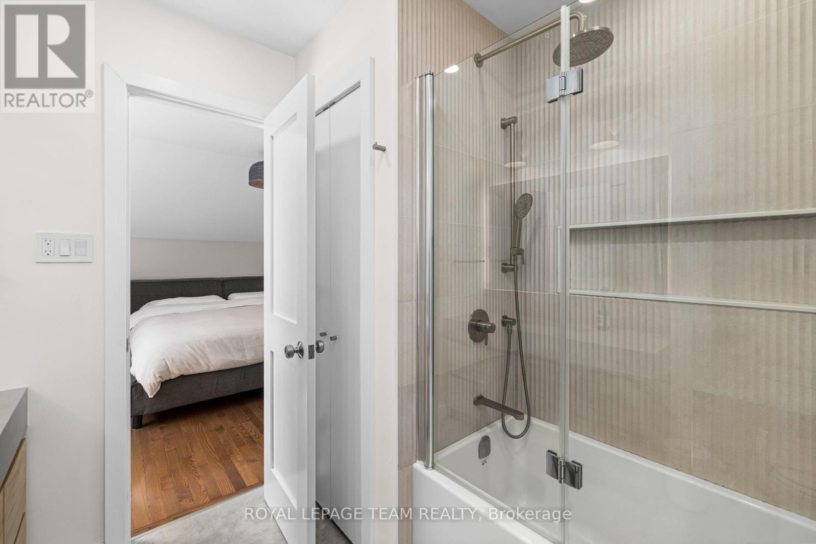 2 Bed, 2 Bath House for Sale in Ottawa – 14 CRICHTON STREET, Ottawa – MLS# X13467580 - Image 35