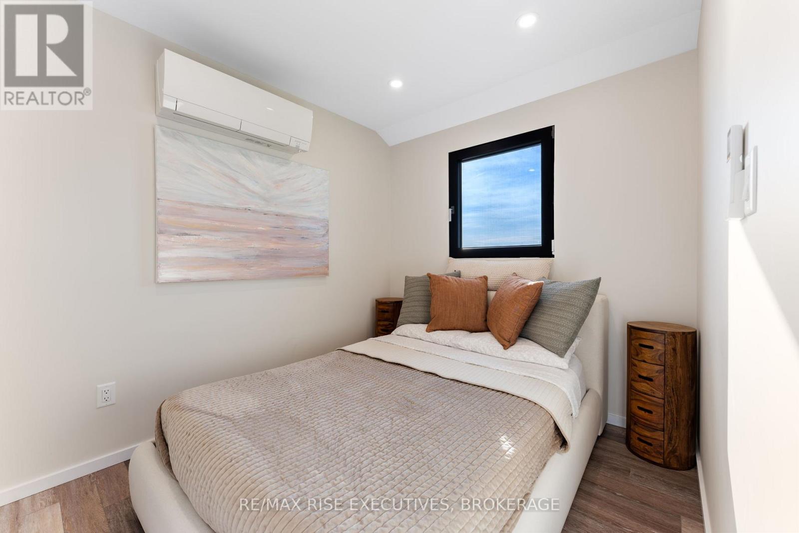 682 SALMON POINT ROAD - 11