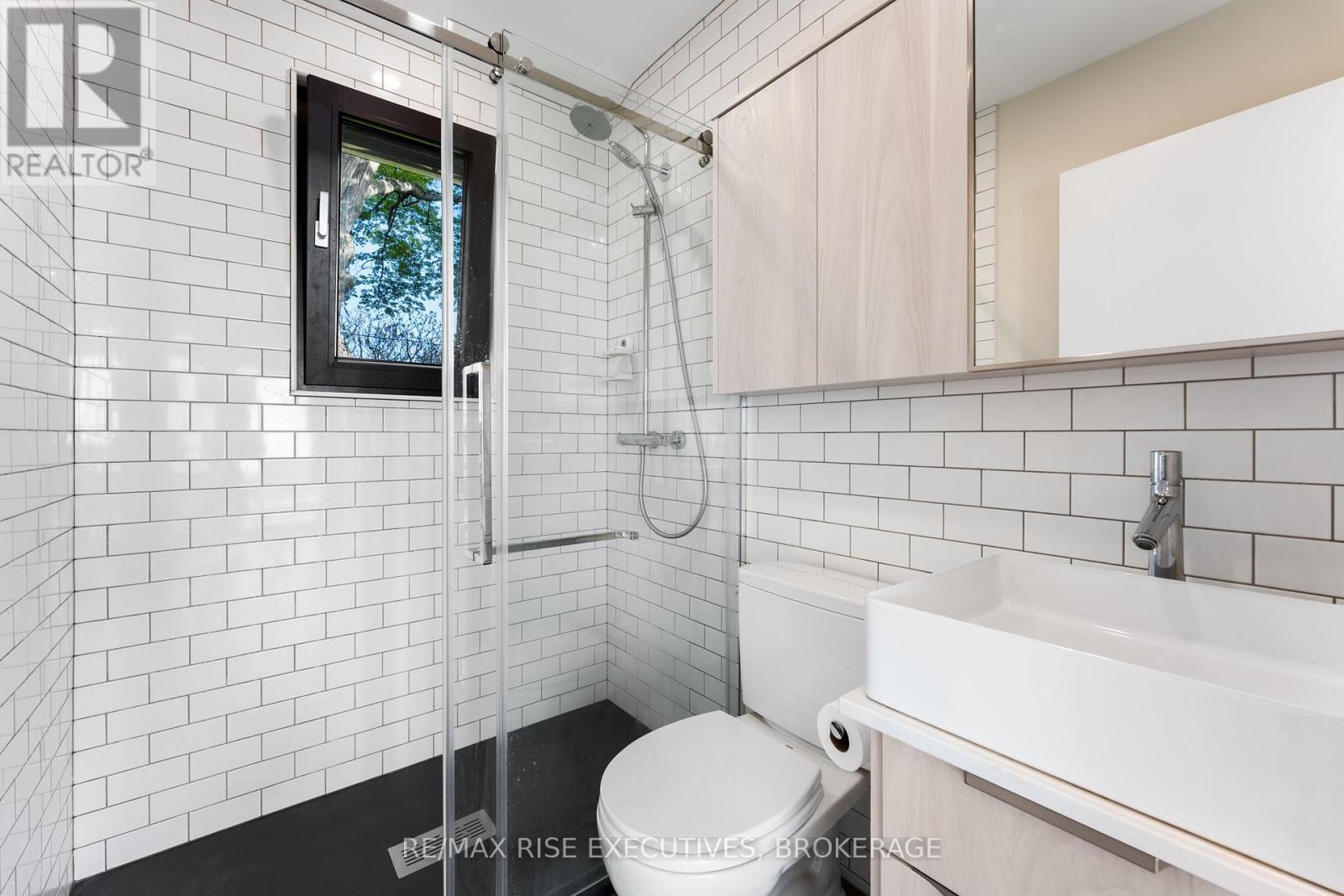 682 SALMON POINT ROAD - 12