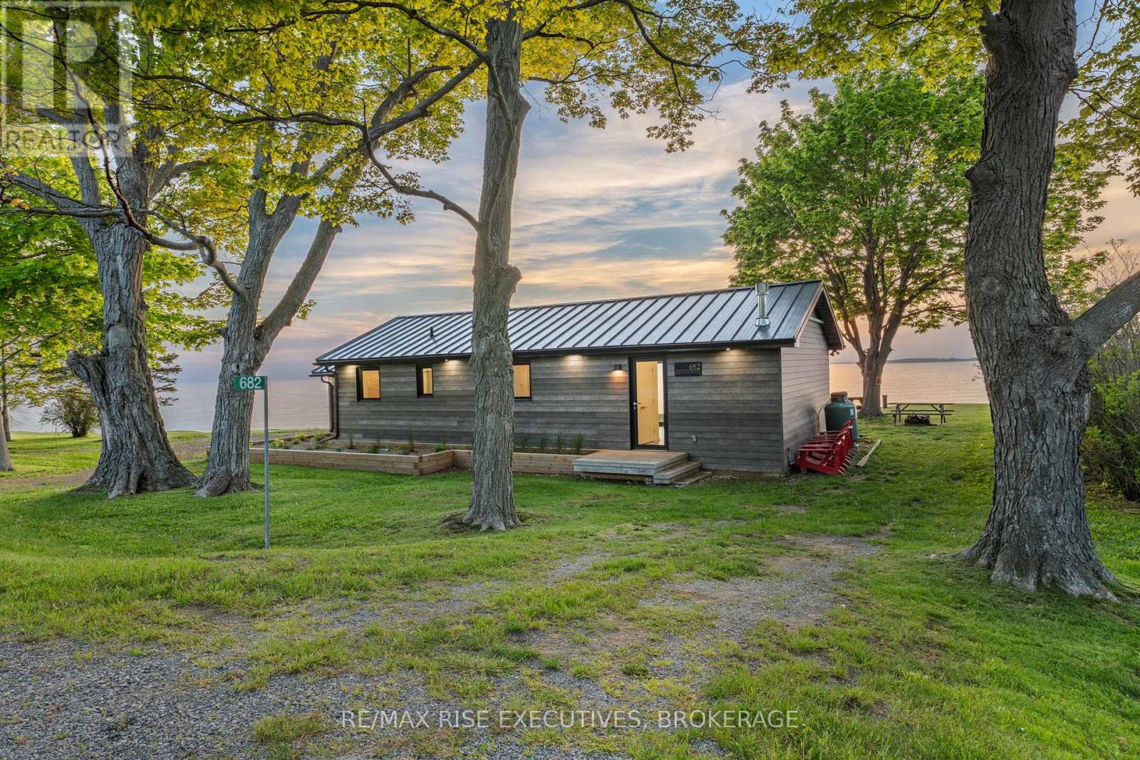 682 SALMON POINT ROAD - 28