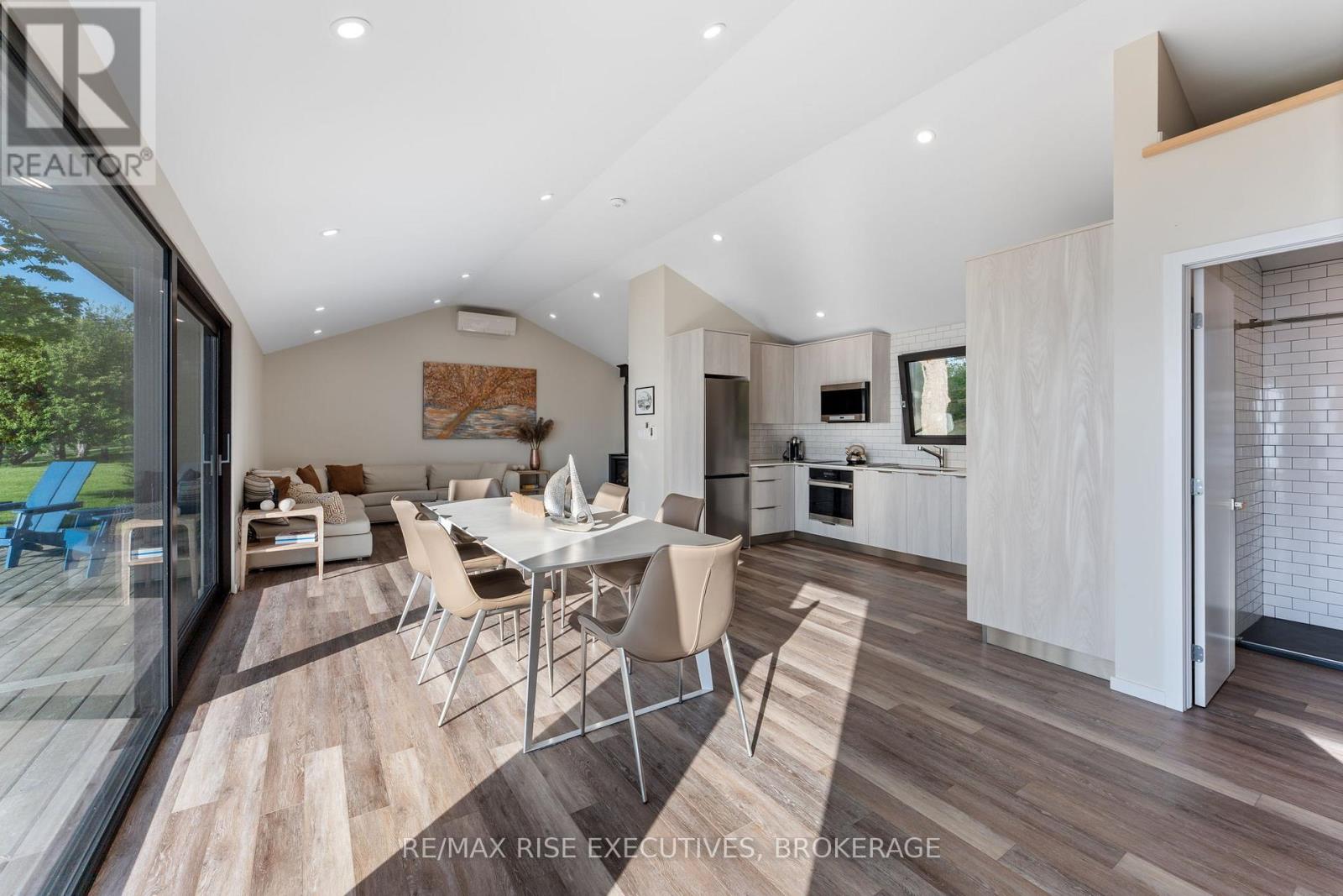 682 SALMON POINT ROAD - 4