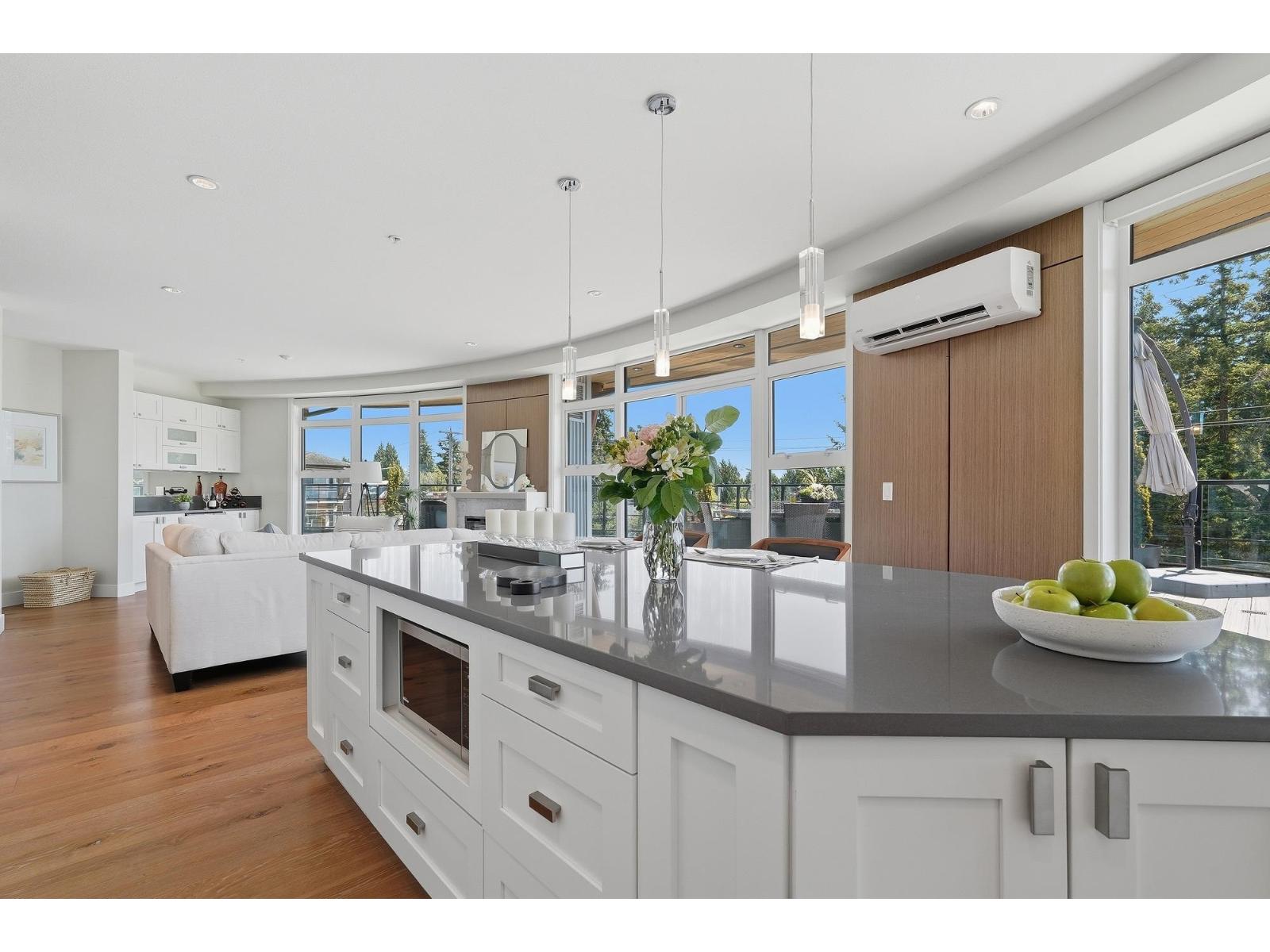 418 14855 THRIFT AVENUE, White Rock