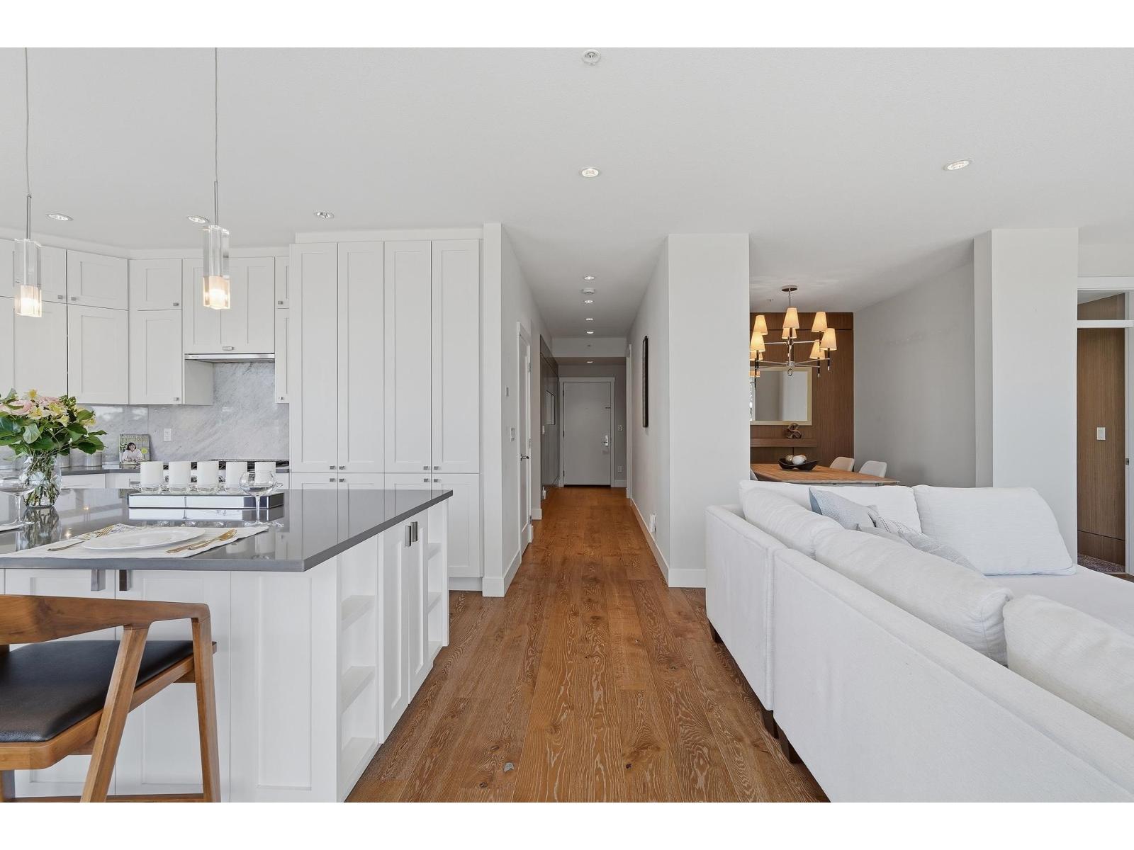 418 14855 THRIFT AVENUE, White Rock