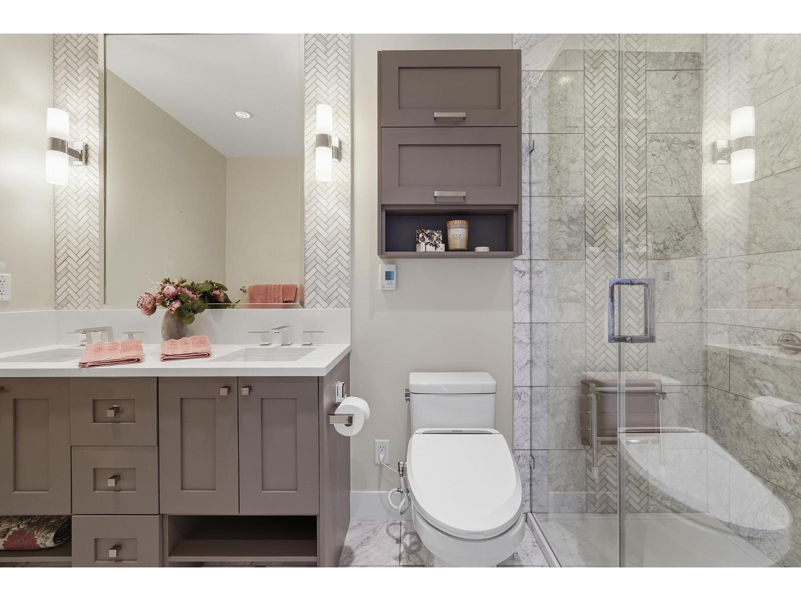 418 14855 THRIFT AVENUE, White Rock
