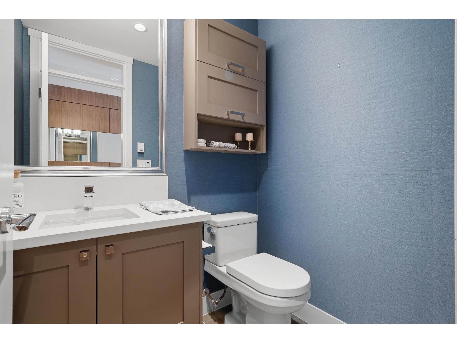 418 14855 THRIFT AVENUE, White Rock