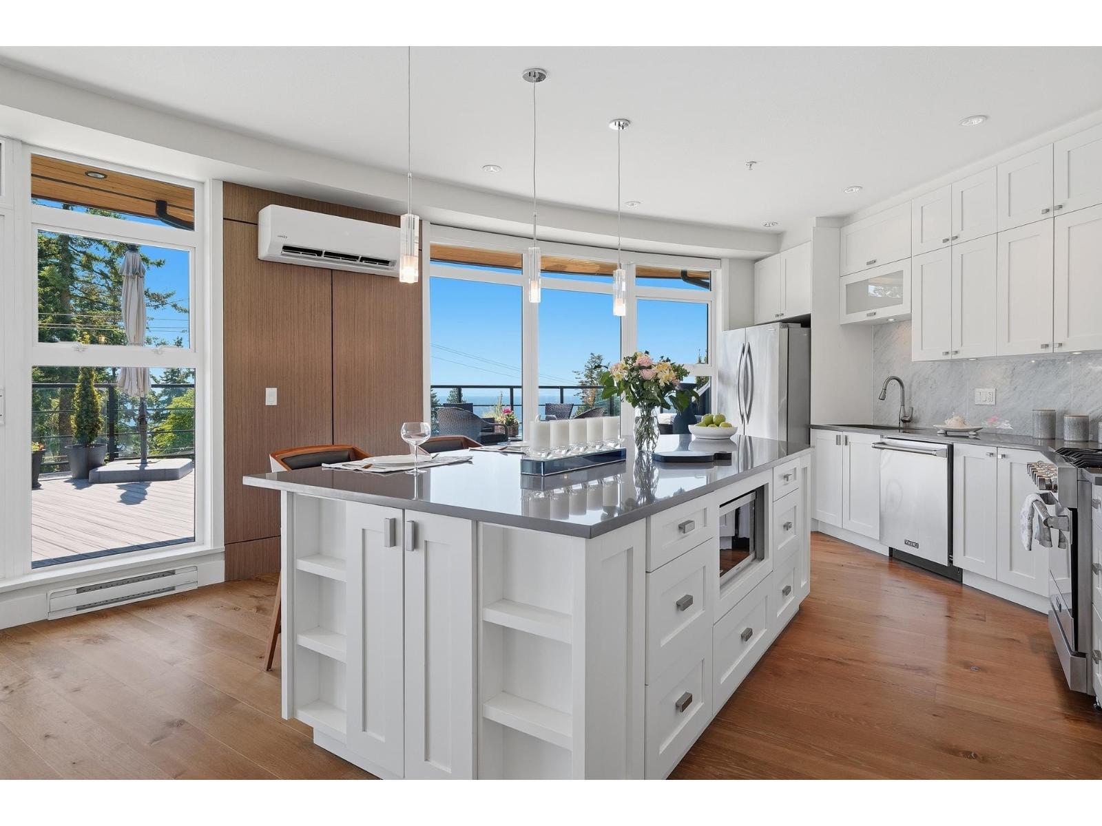 418 14855 THRIFT AVENUE, White Rock