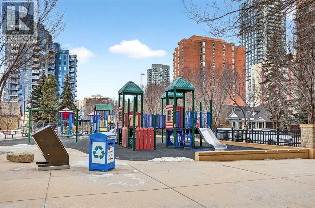 #302 215 13 Avenue SW - 32