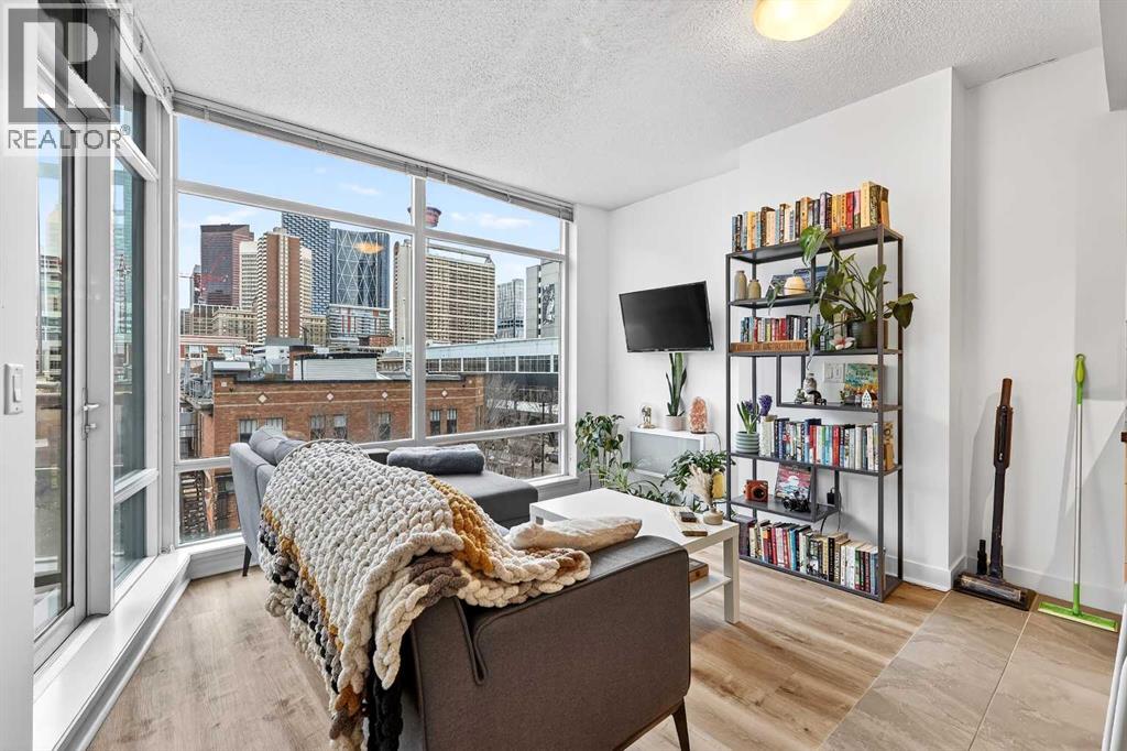 #302 215 13 Avenue SW - 13