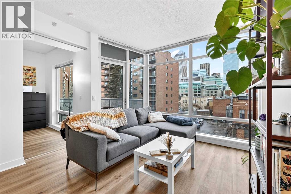 #302 215 13 Avenue SW - 14