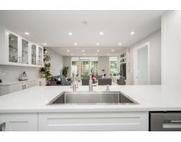 203 15152 Russell Avenue, White Rock, BC V4B0A3 Photo 9