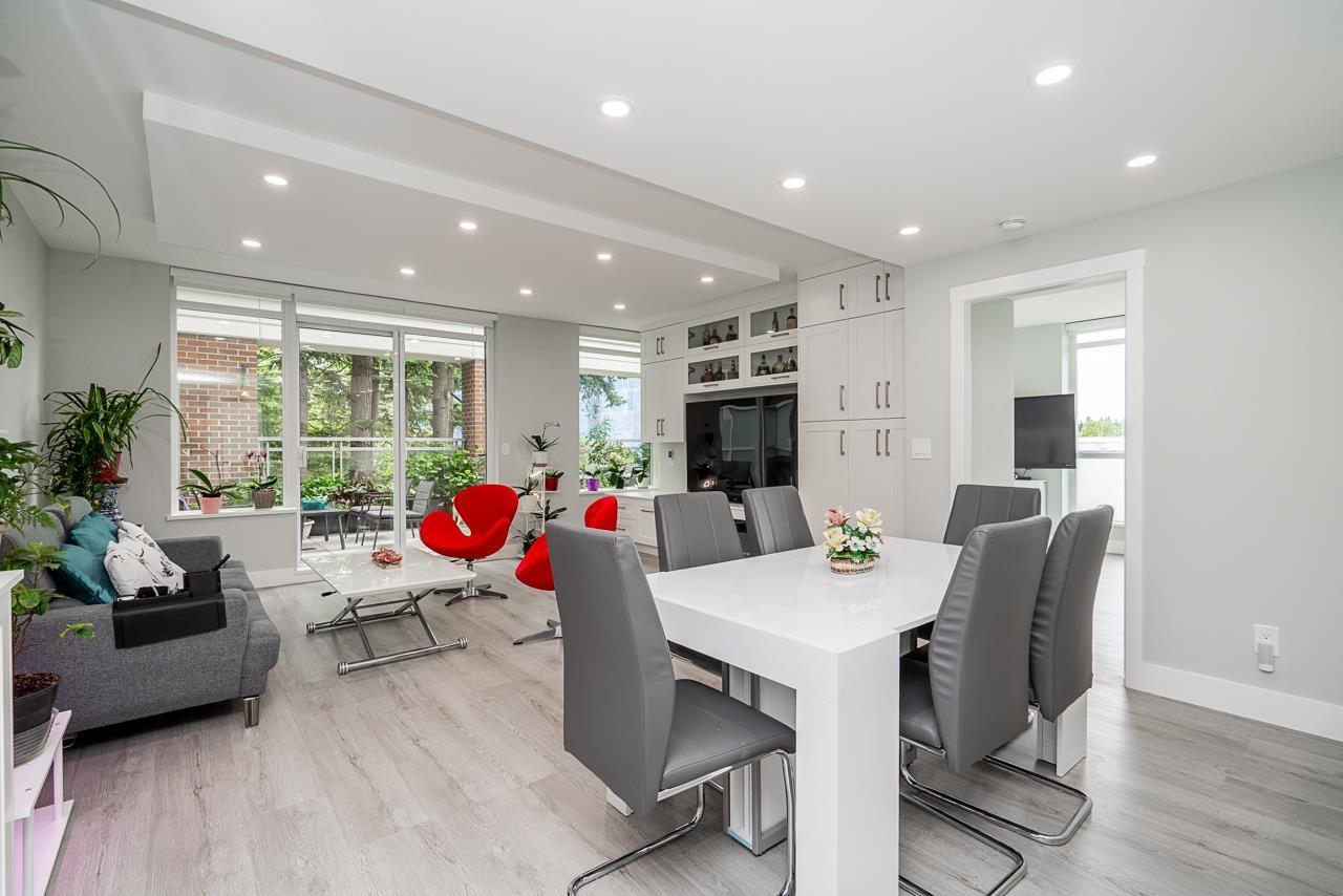 203 15152 RUSSELL AVENUE, White Rock