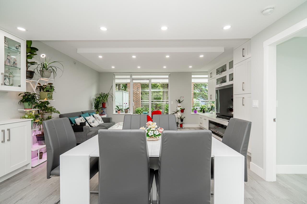 203 15152 RUSSELL AVENUE, White Rock
