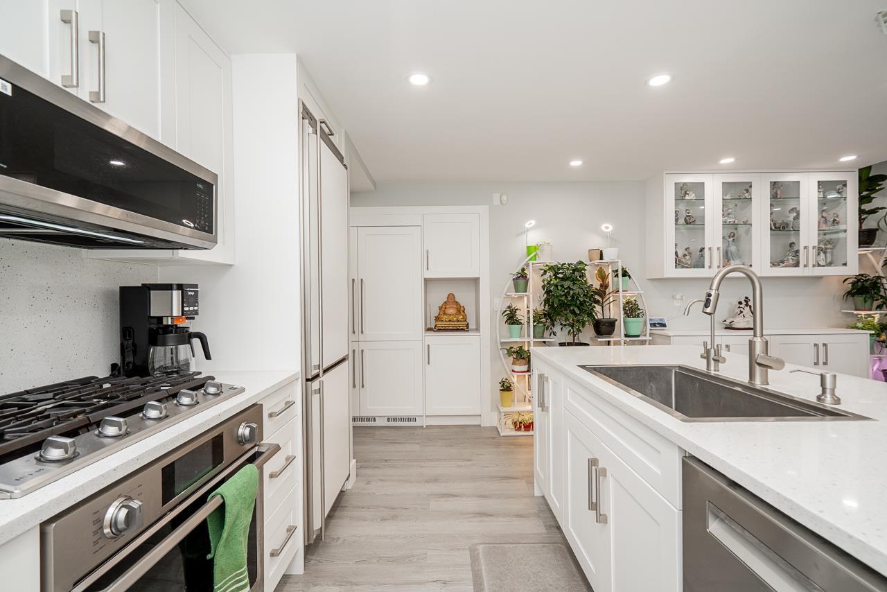 203 15152 RUSSELL AVENUE, White Rock