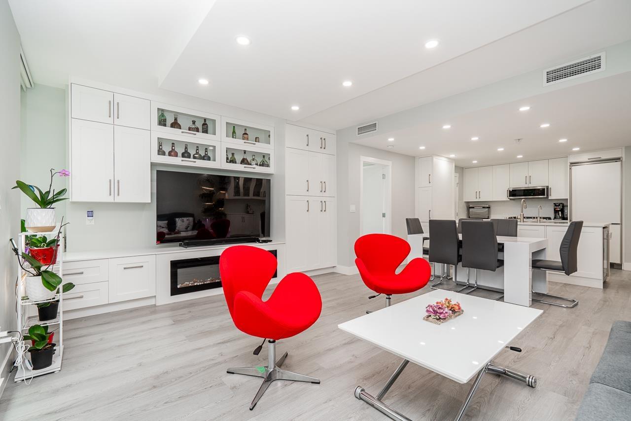 203 15152 RUSSELL AVENUE, White Rock