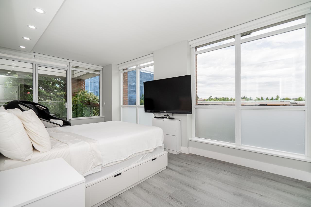 203 15152 RUSSELL AVENUE, White Rock