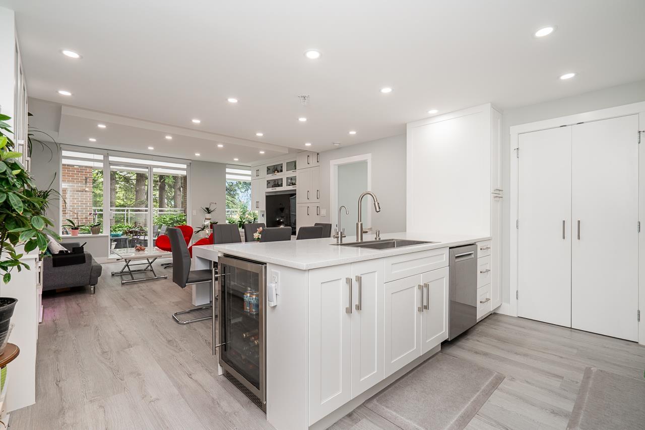 203 15152 RUSSELL AVENUE, White Rock