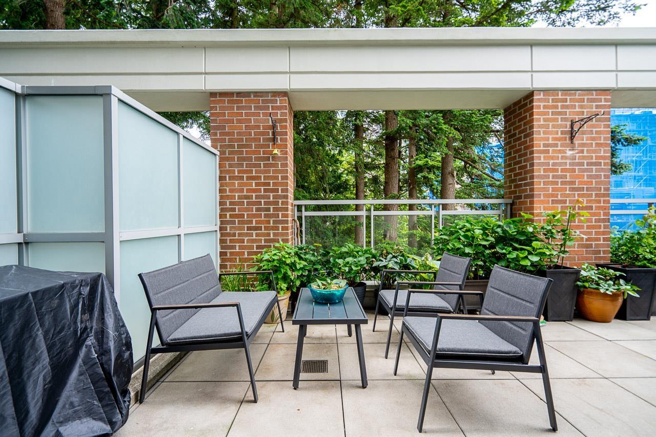 203 15152 RUSSELL AVENUE, White Rock