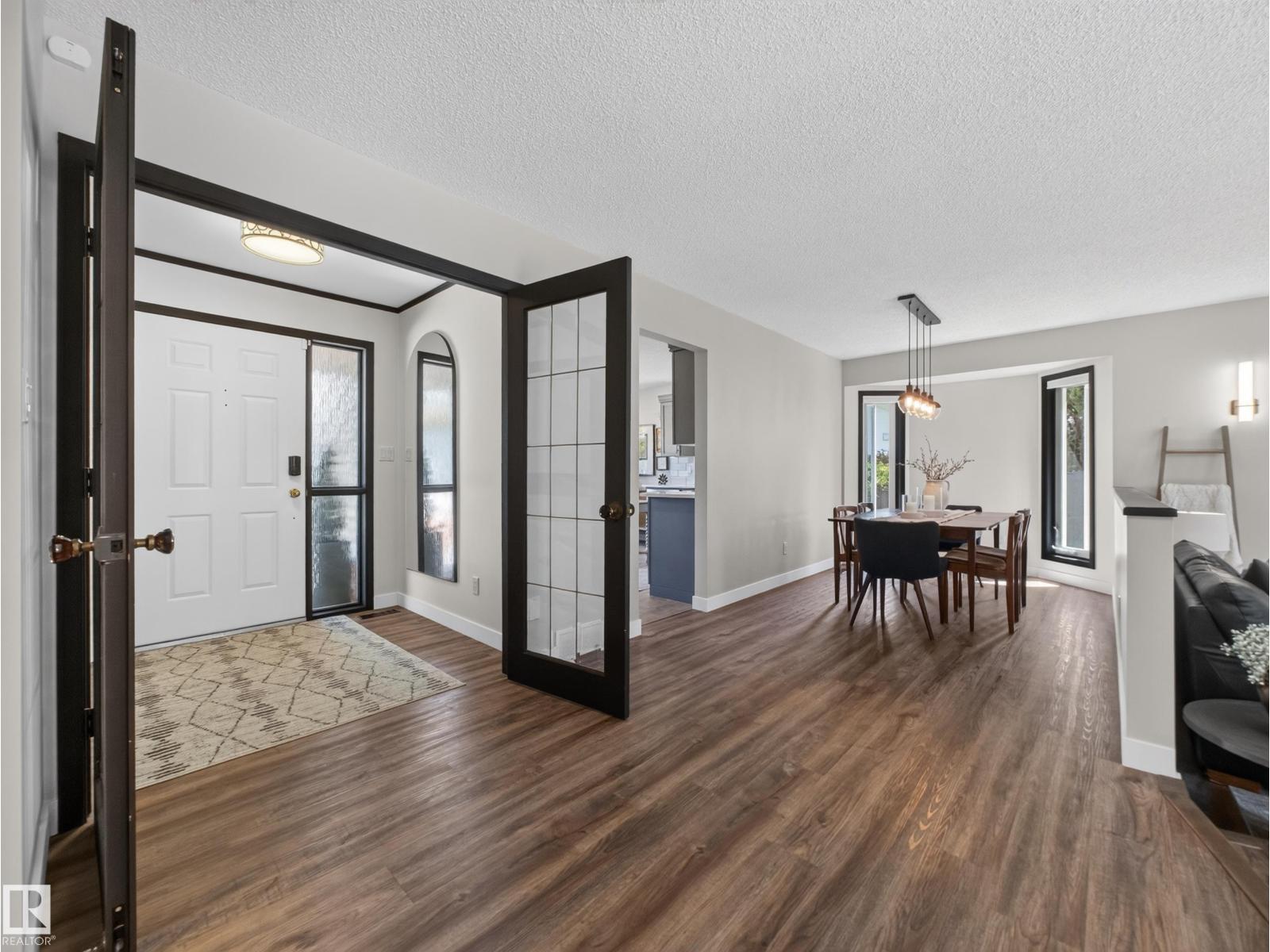 9 COACHMAN PL — photo 16