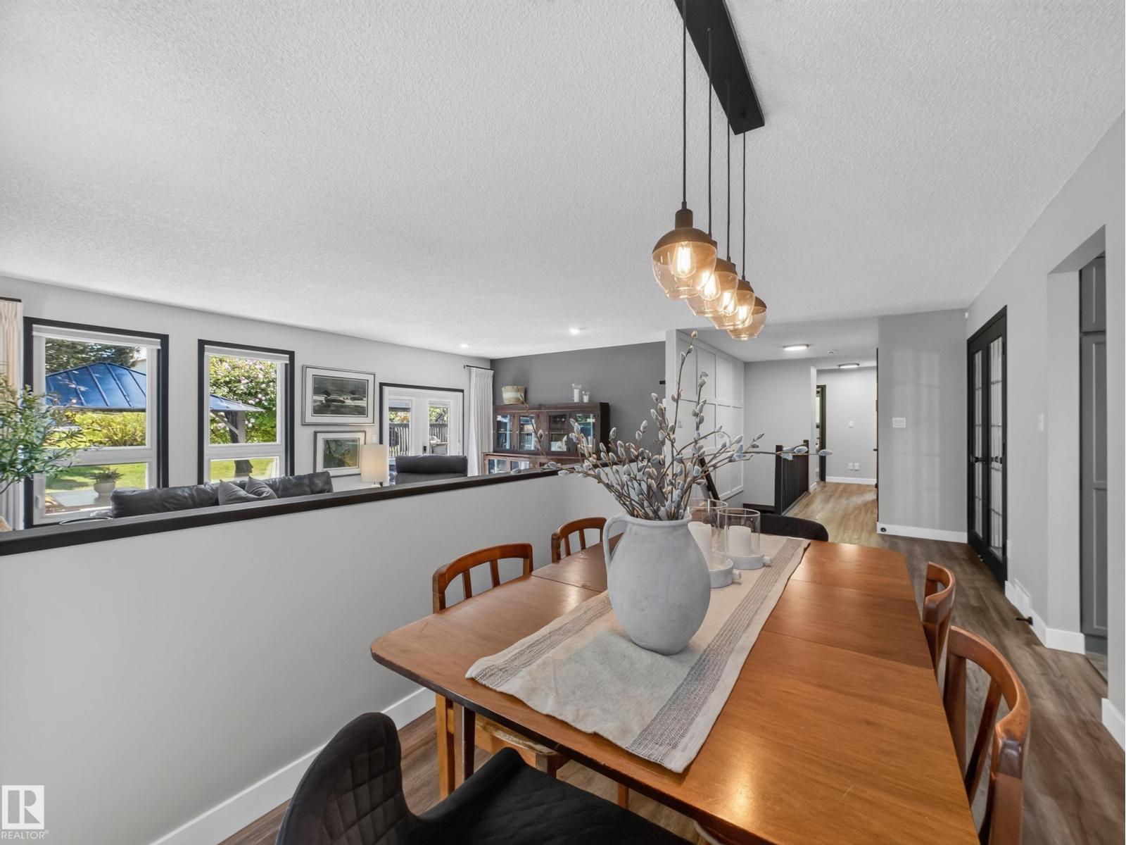 9 COACHMAN PL — photo 17