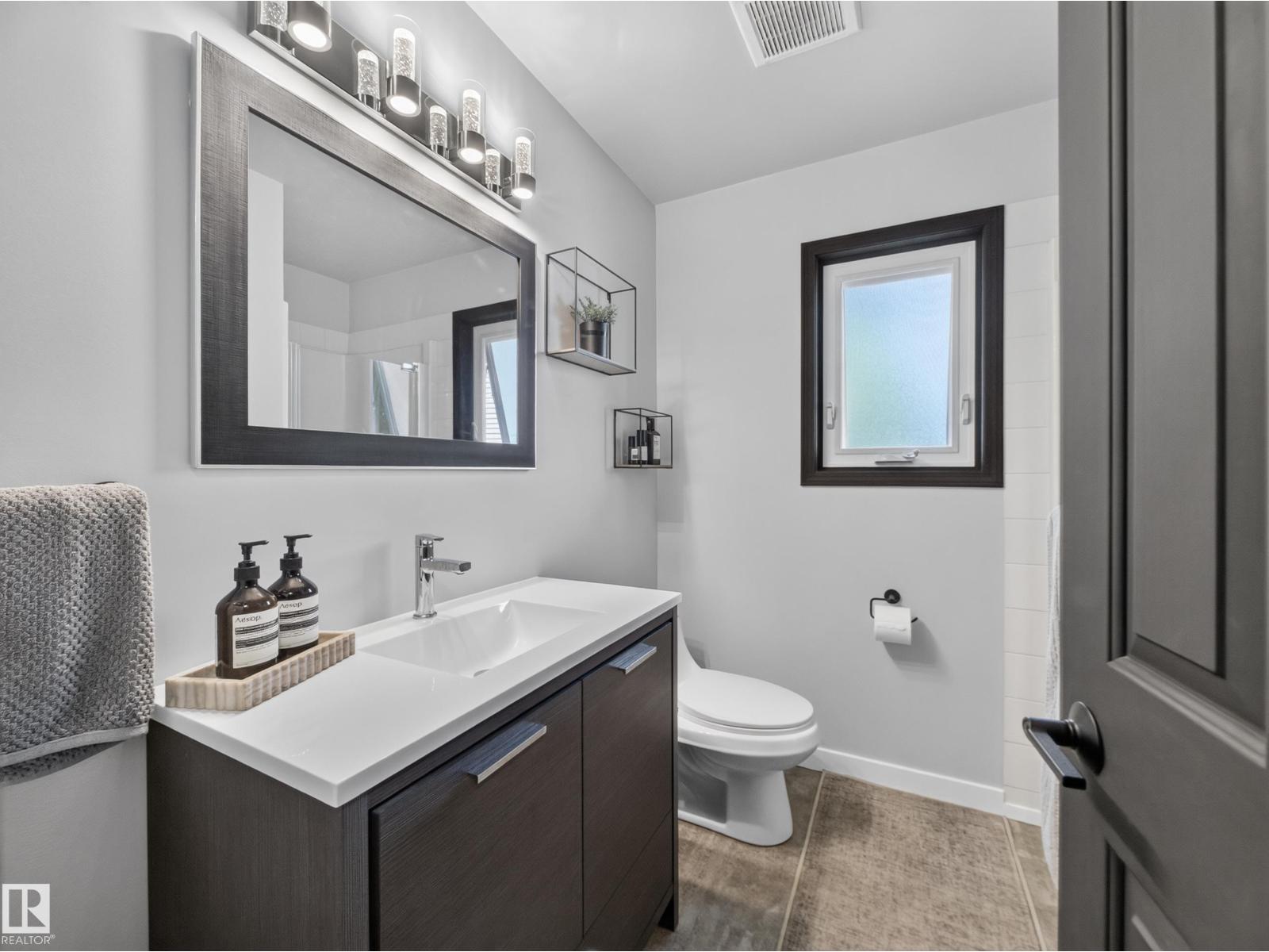 9 COACHMAN PL — photo 23
