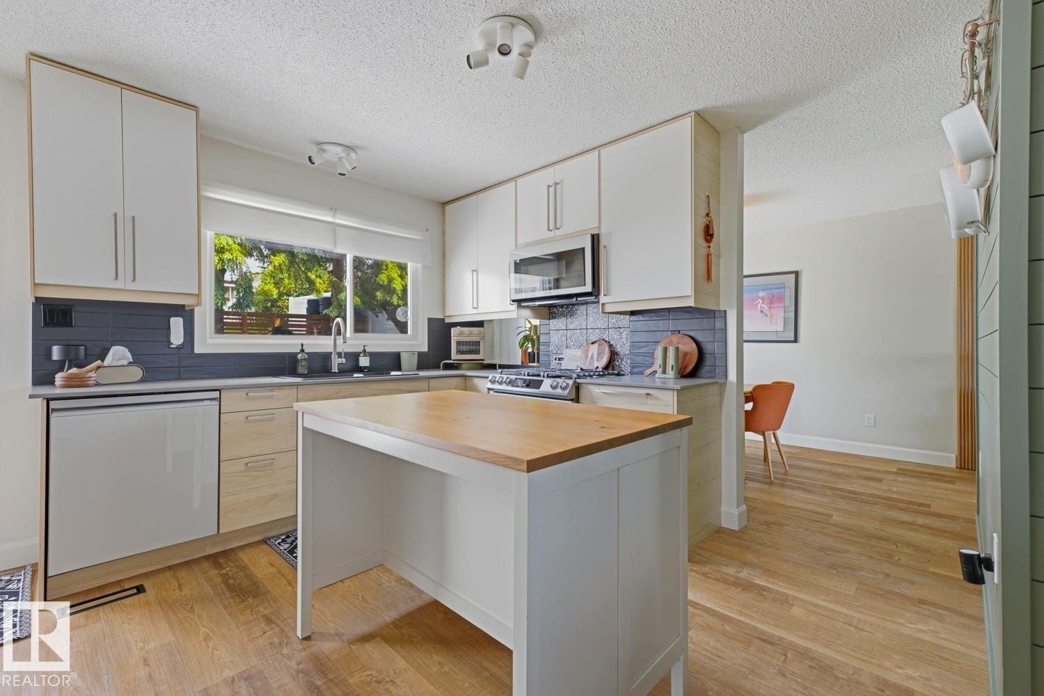 3504 102 AV NW - 15