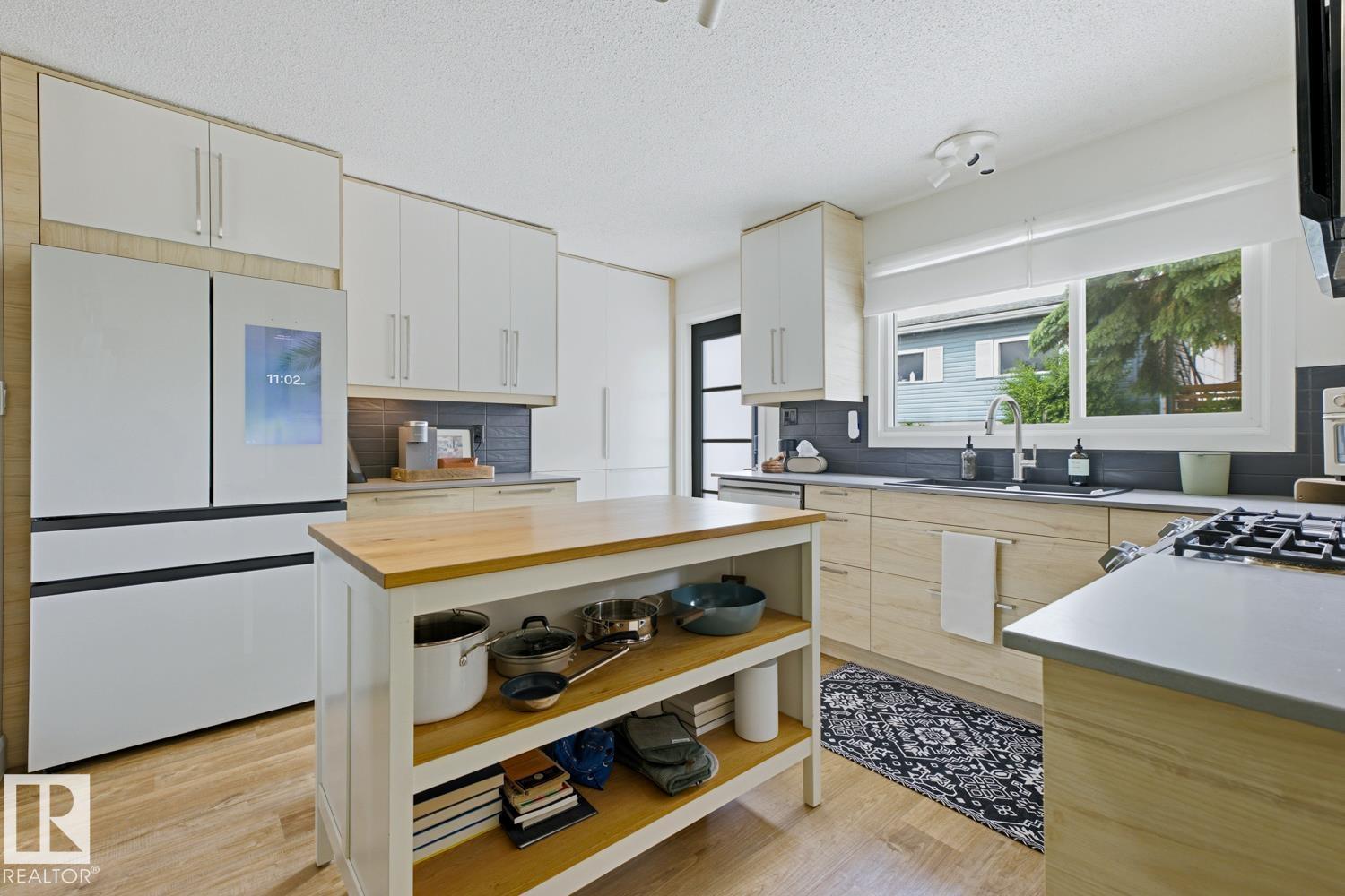 3504 102 AV NW - 16