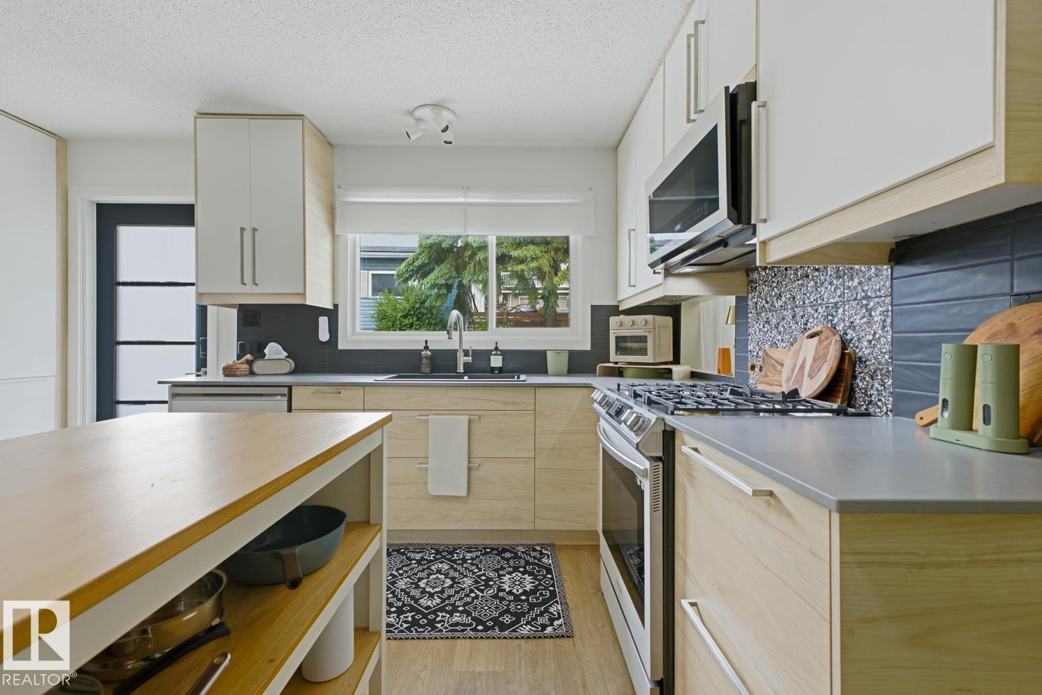 3504 102 AV NW - 17