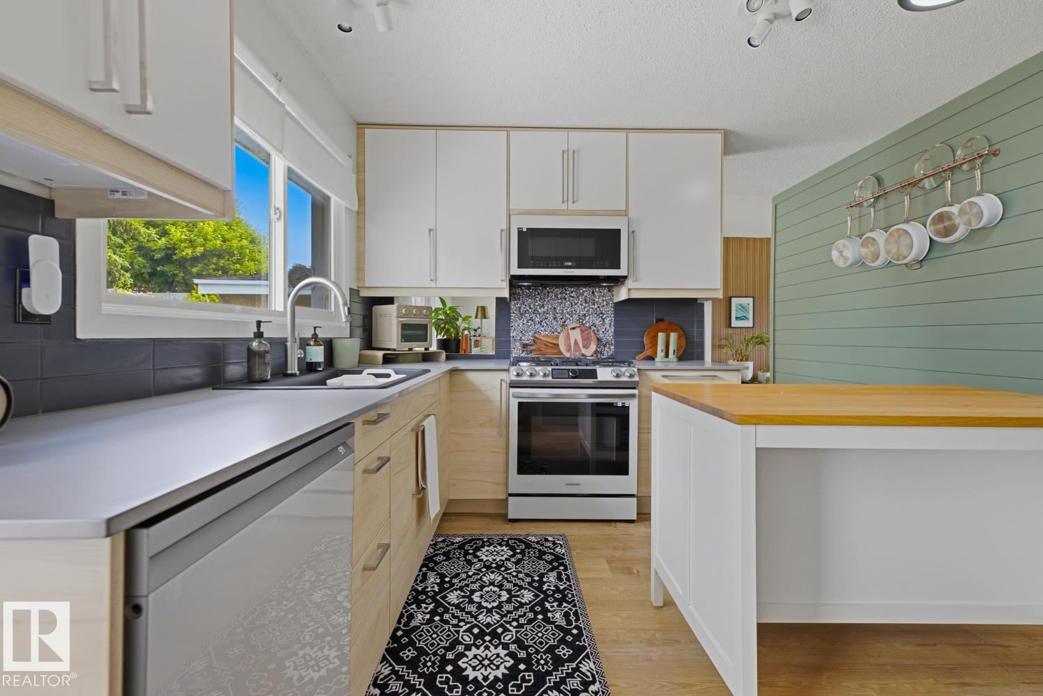 3504 102 AV NW - 19