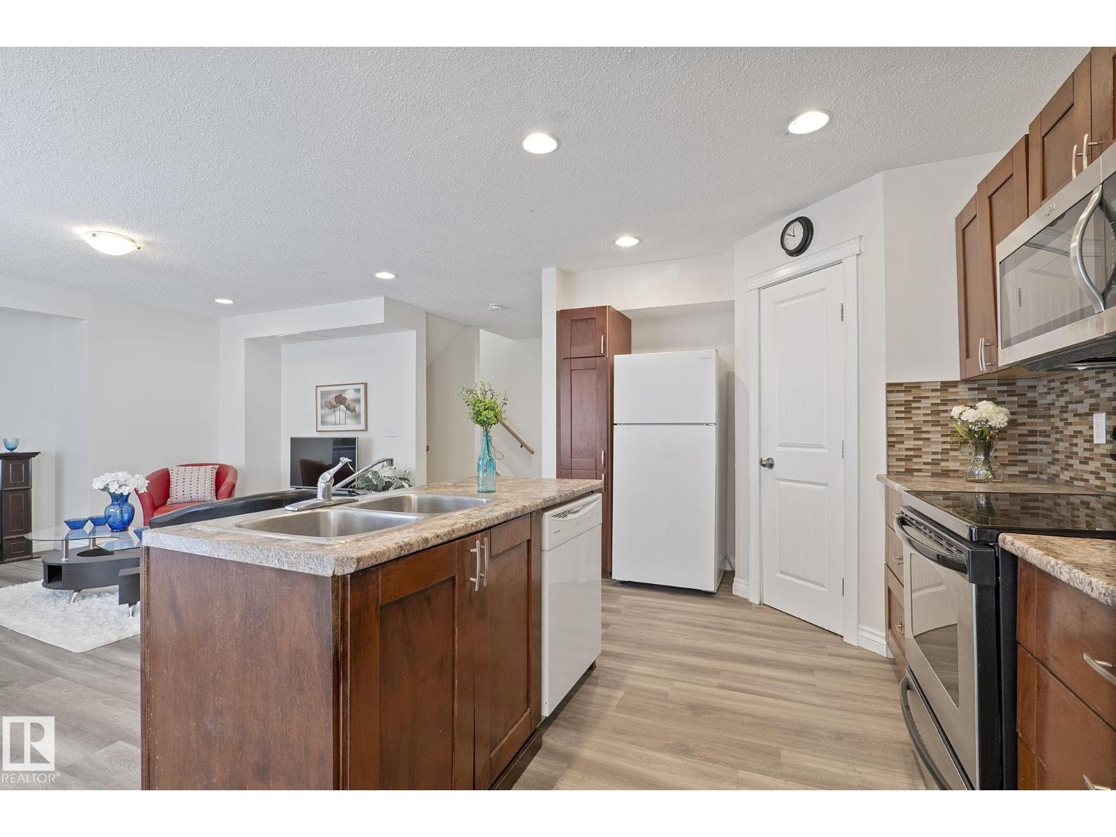 11918 68 ST NW - 10
