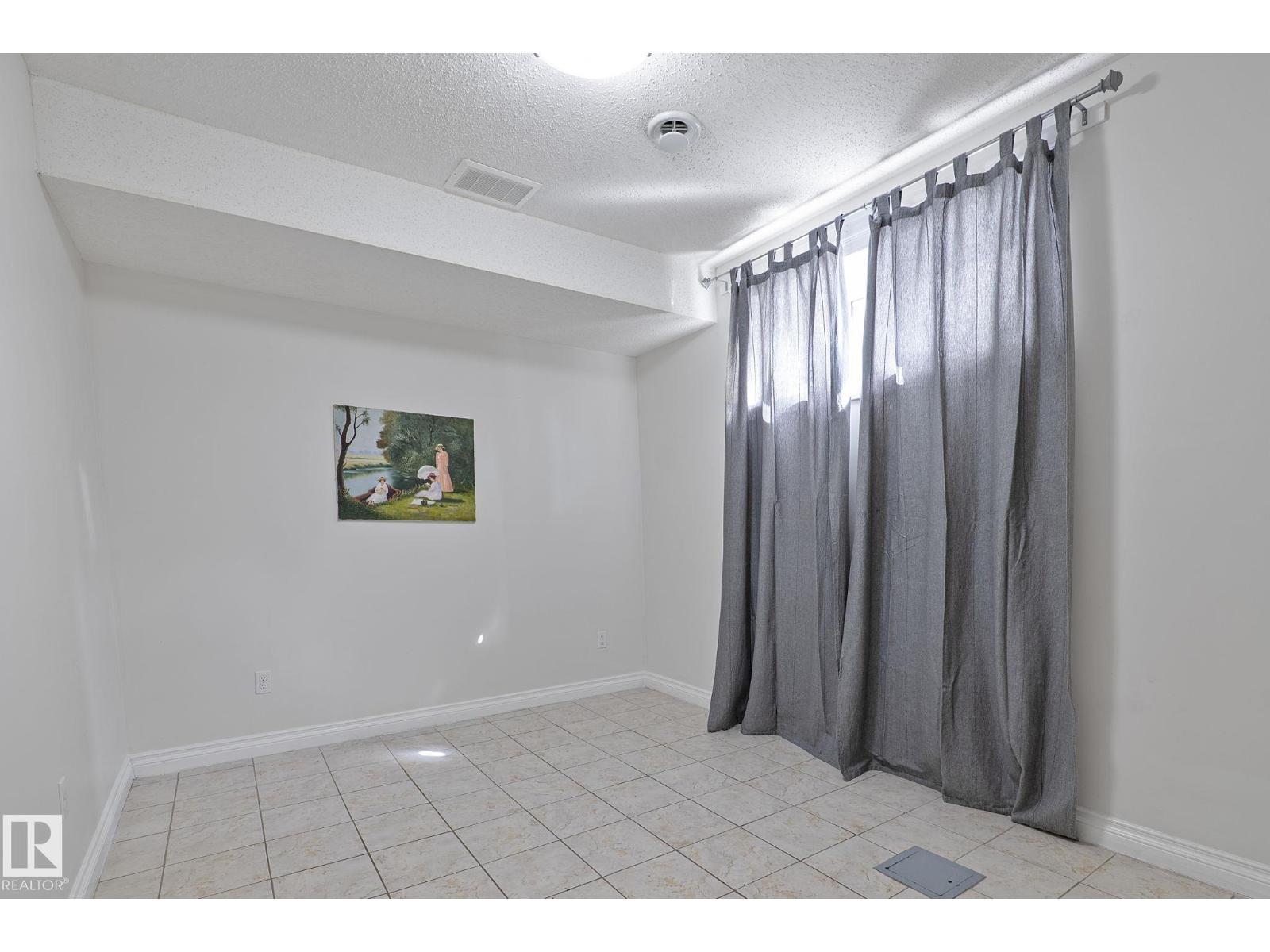 11918 68 ST NW - 24