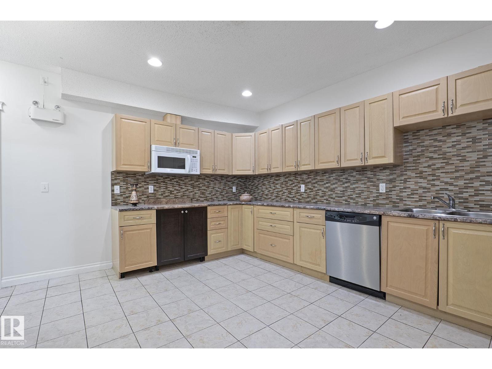 11918 68 ST NW - 33
