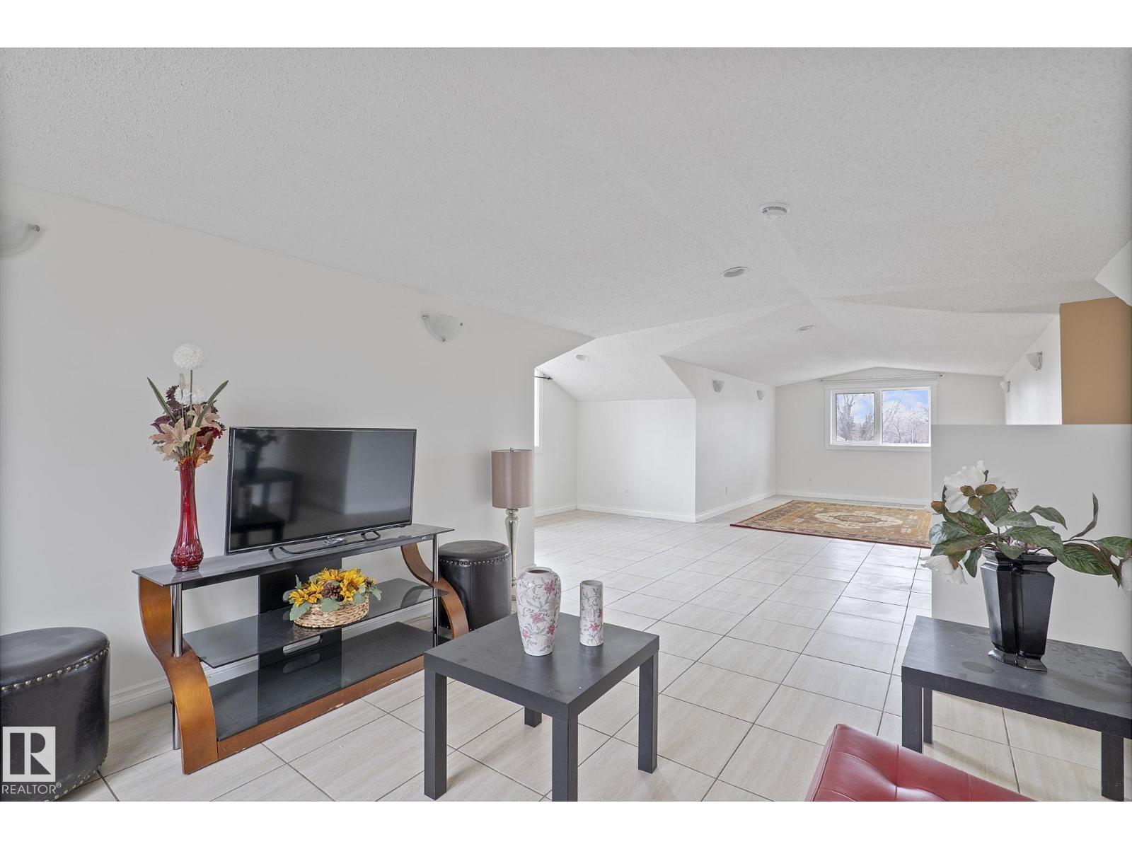 11918 68 ST NW - 37