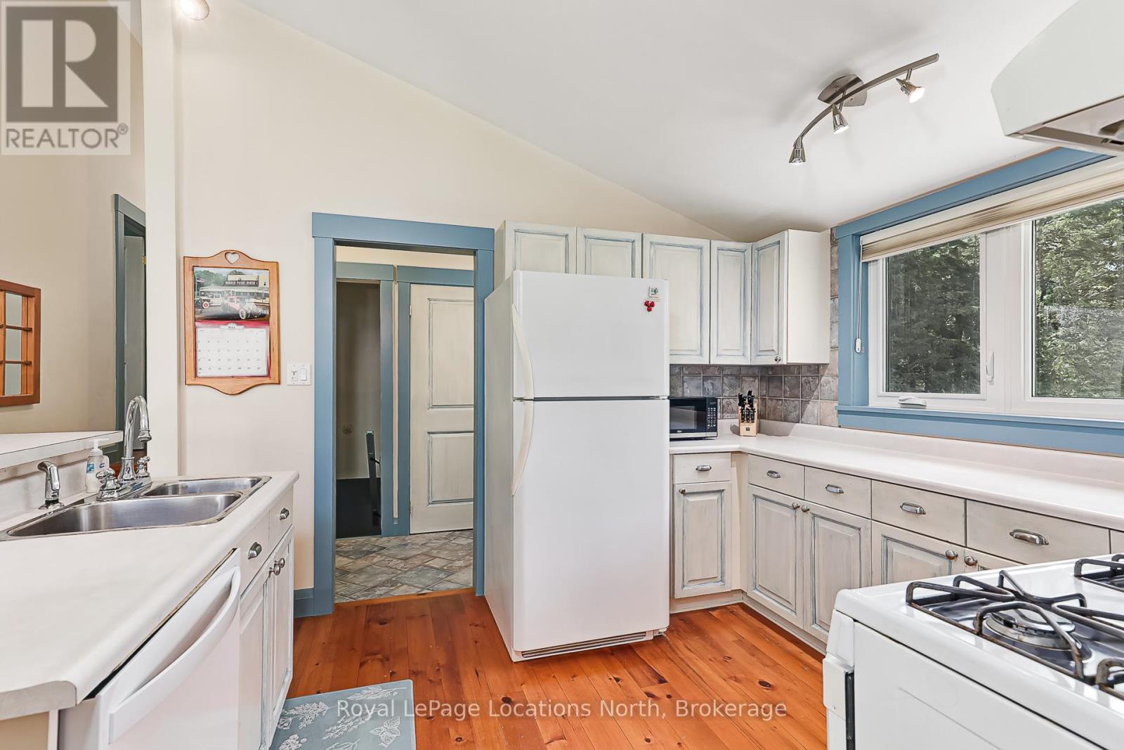 105 WOODLAND PARK ROAD - 22