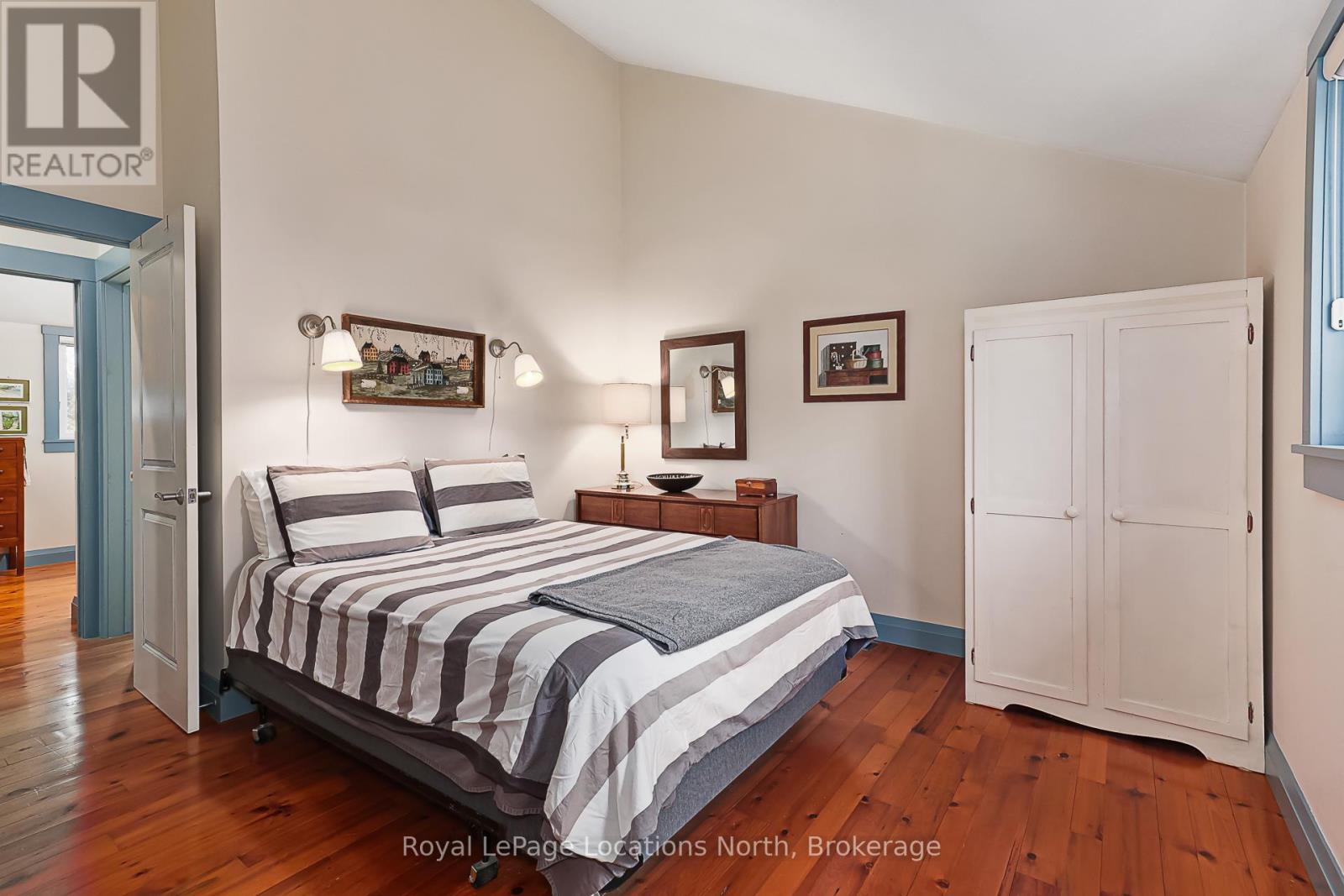 105 WOODLAND PARK ROAD - 28