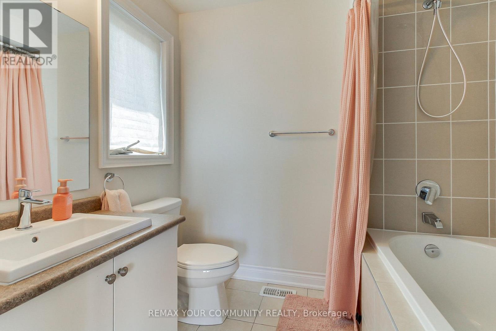 26 HODGSON ROAD N - 42